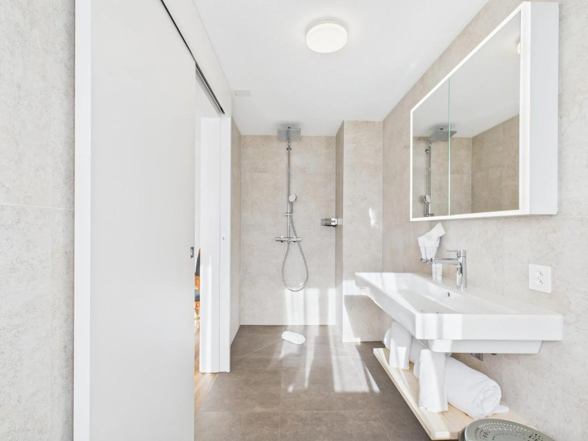 Shower in Bergblick Lodge - 3 Sterne Garni - Neueröffnung