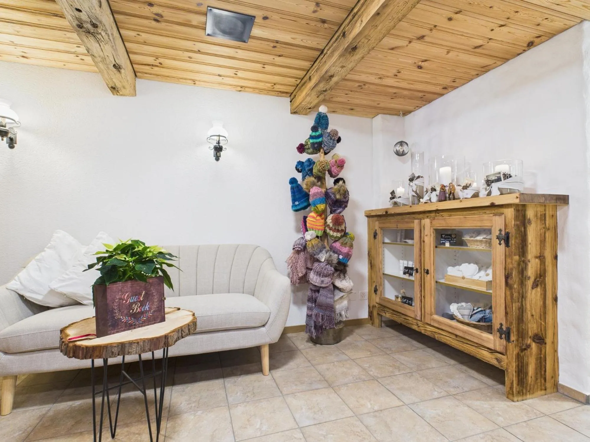 Lobby or reception in Bergblick Lodge - 3 Sterne Garni - Neueröffnung