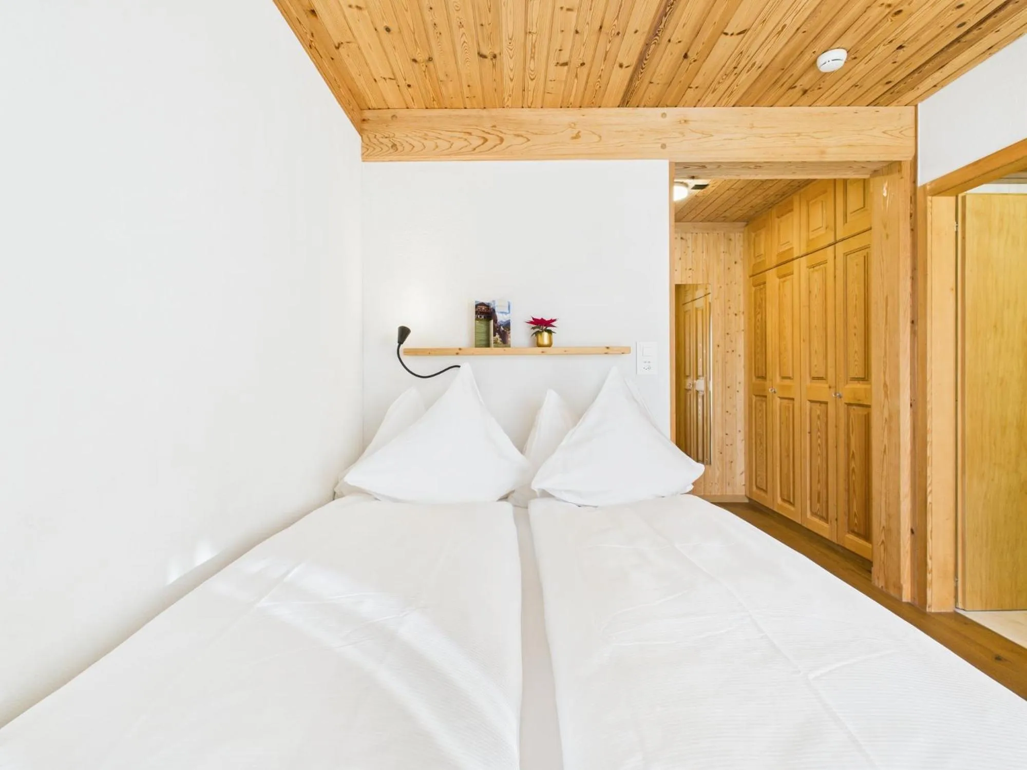 Bed in Bergblick Lodge - 3 Sterne Garni - Neueröffnung