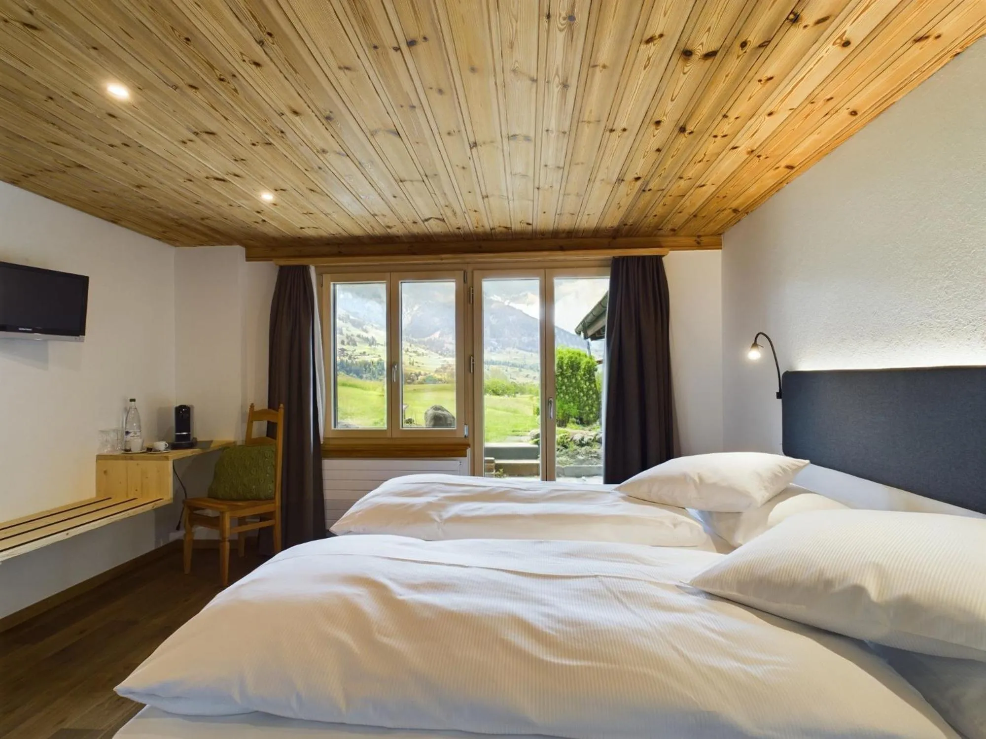 Bed in Bergblick Lodge - 3 Sterne Garni - Neueröffnung