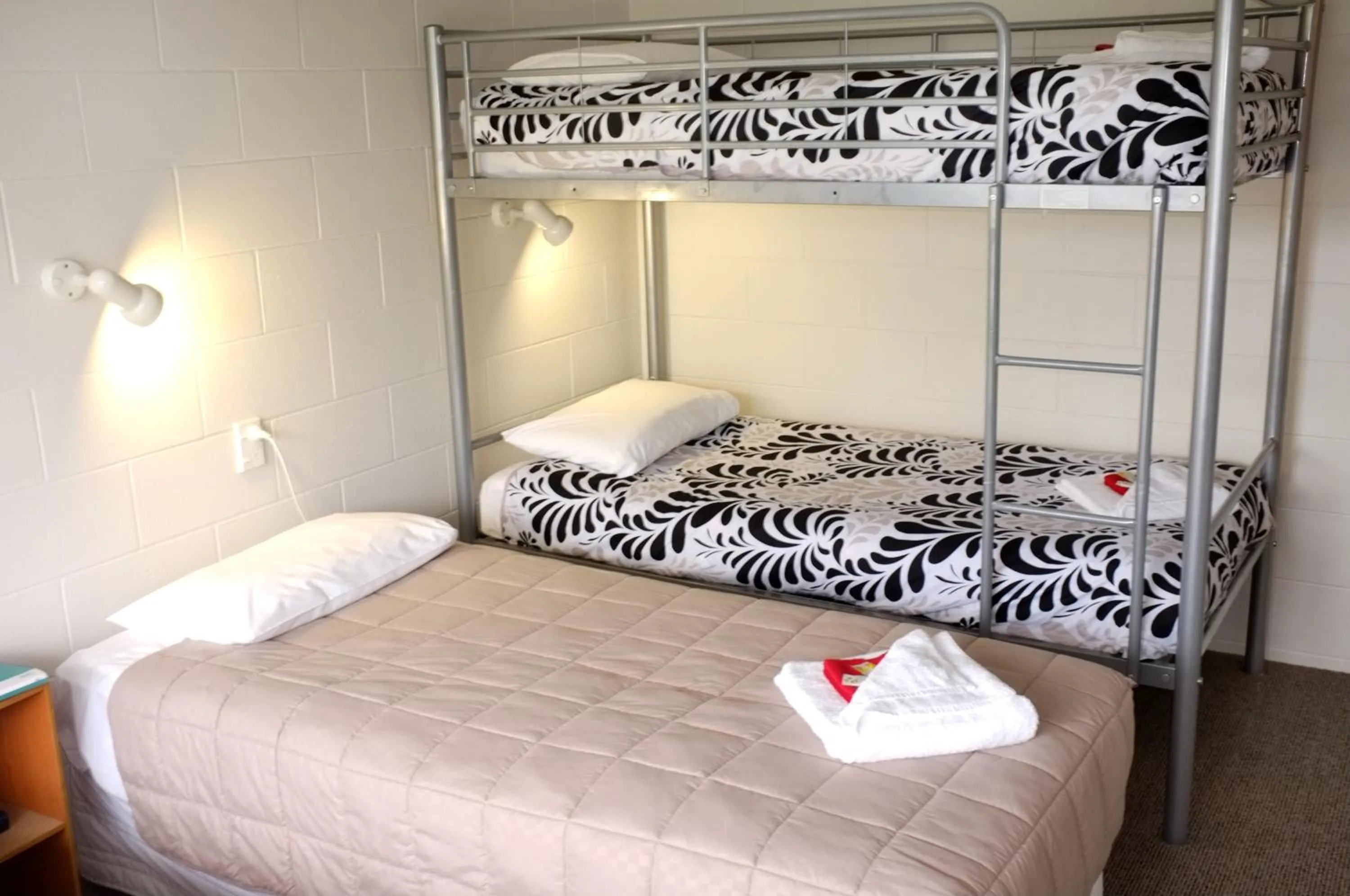 Bed in Westport Motels