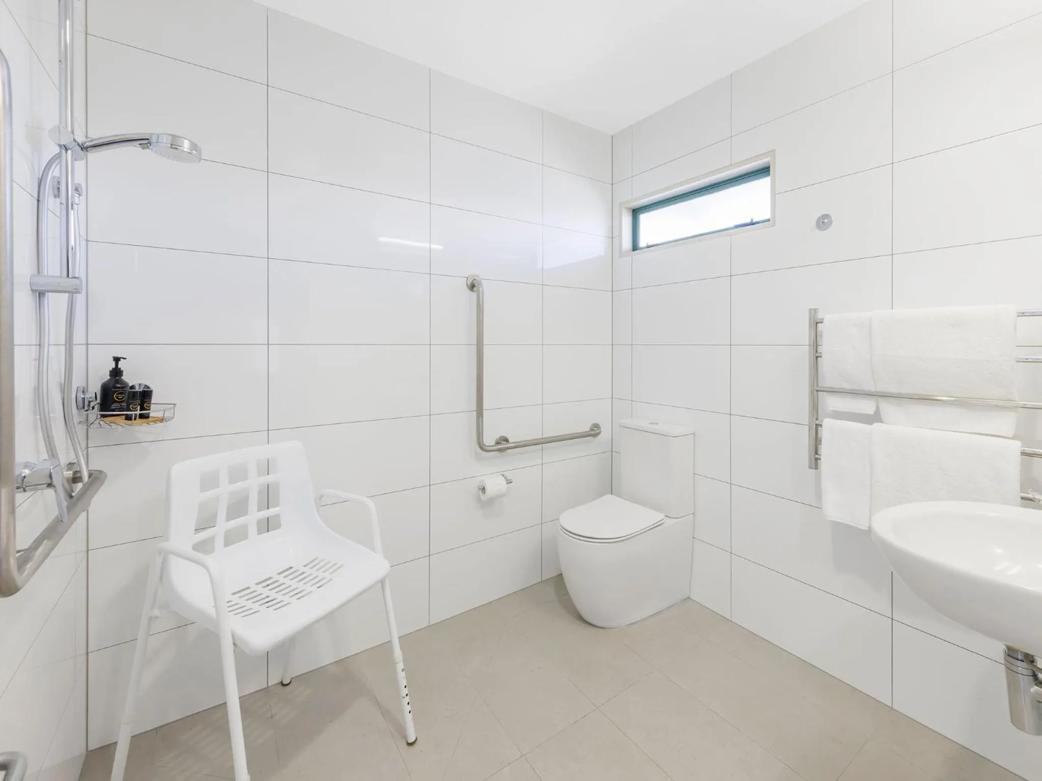 Shower in JetPark Hamilton Airport New Zealand