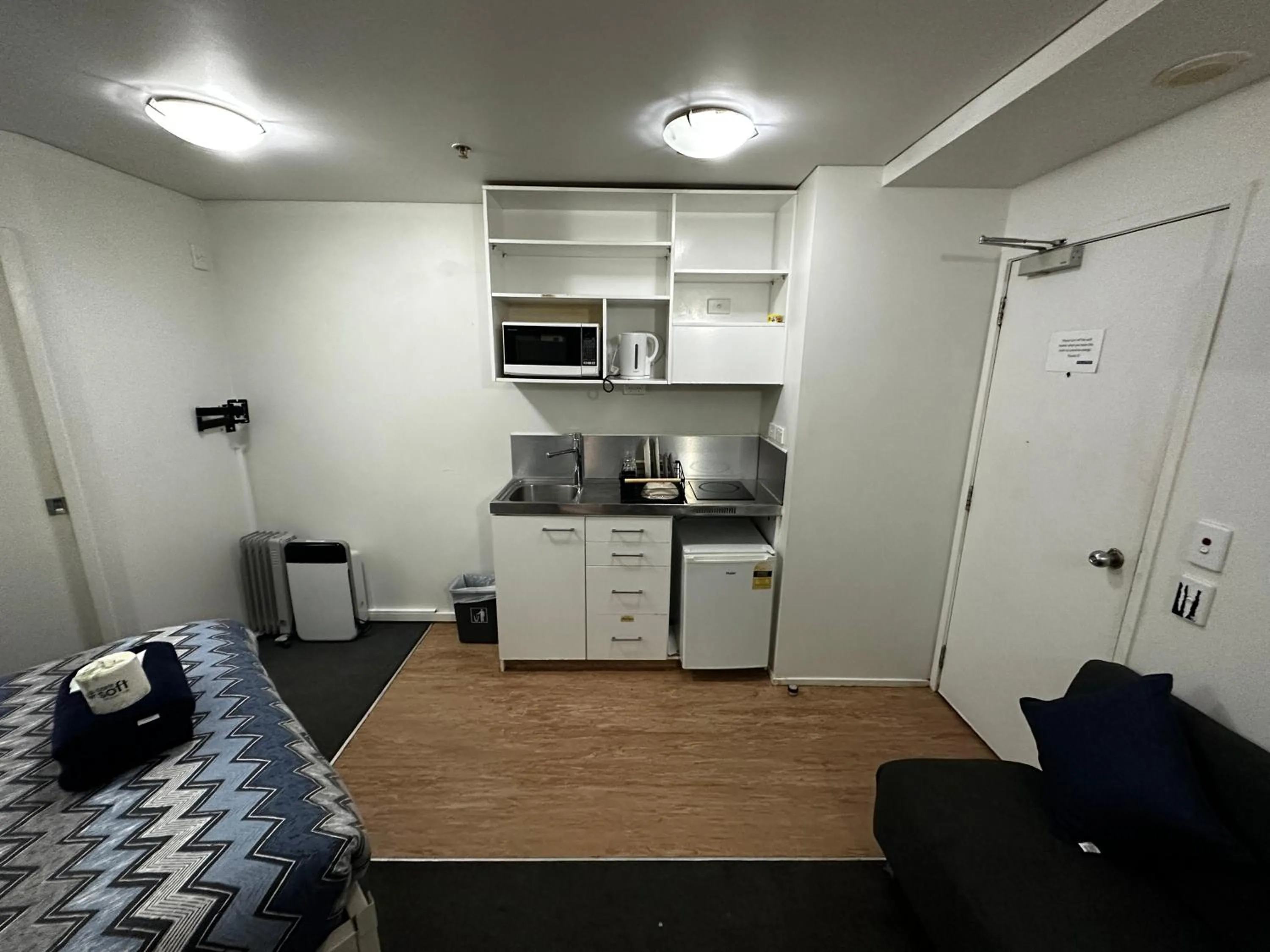 Kitchen or kitchenette in Columbia Apartments