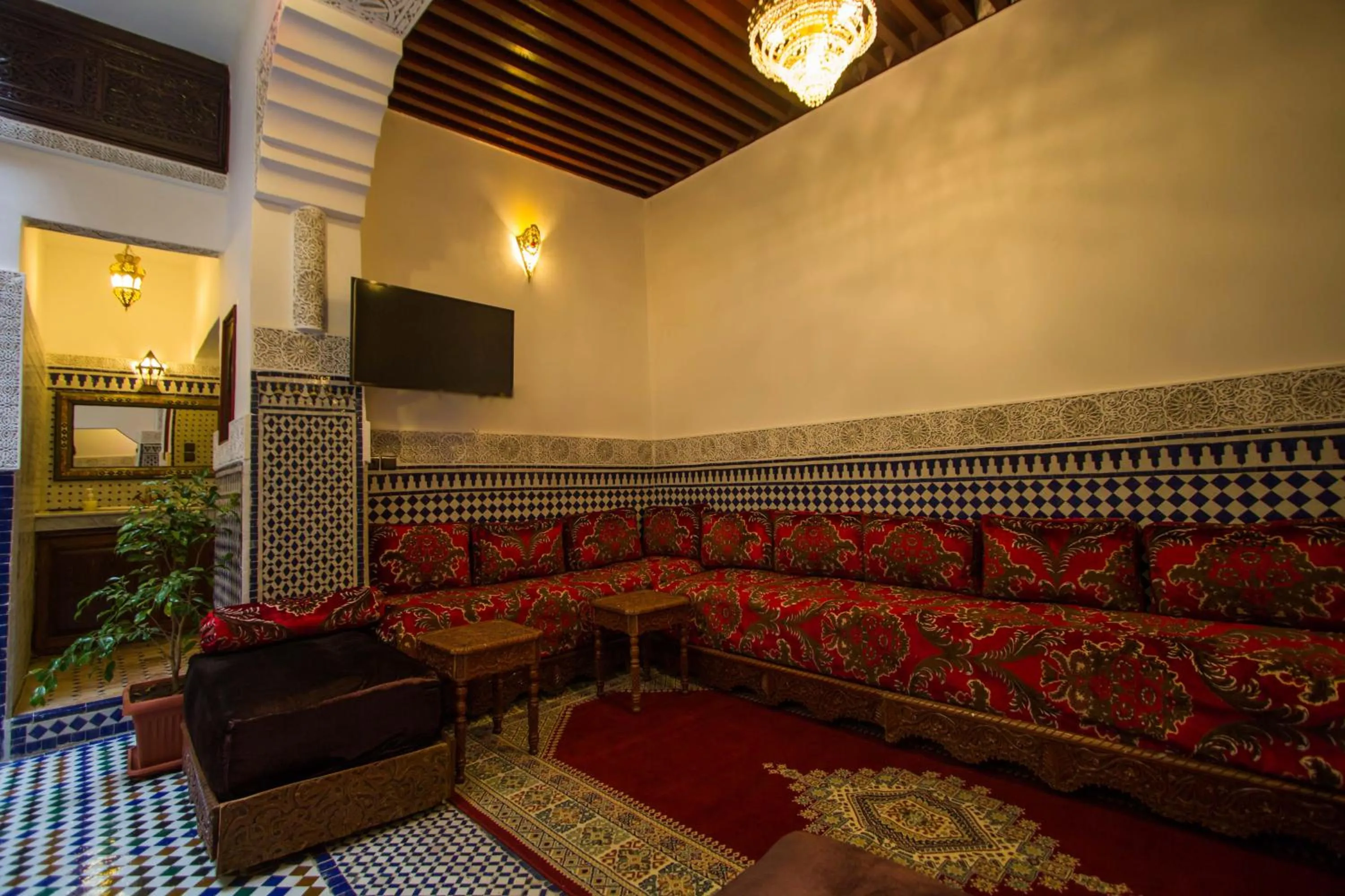 Communal lounge/ TV room in Dar El Mathaf FES