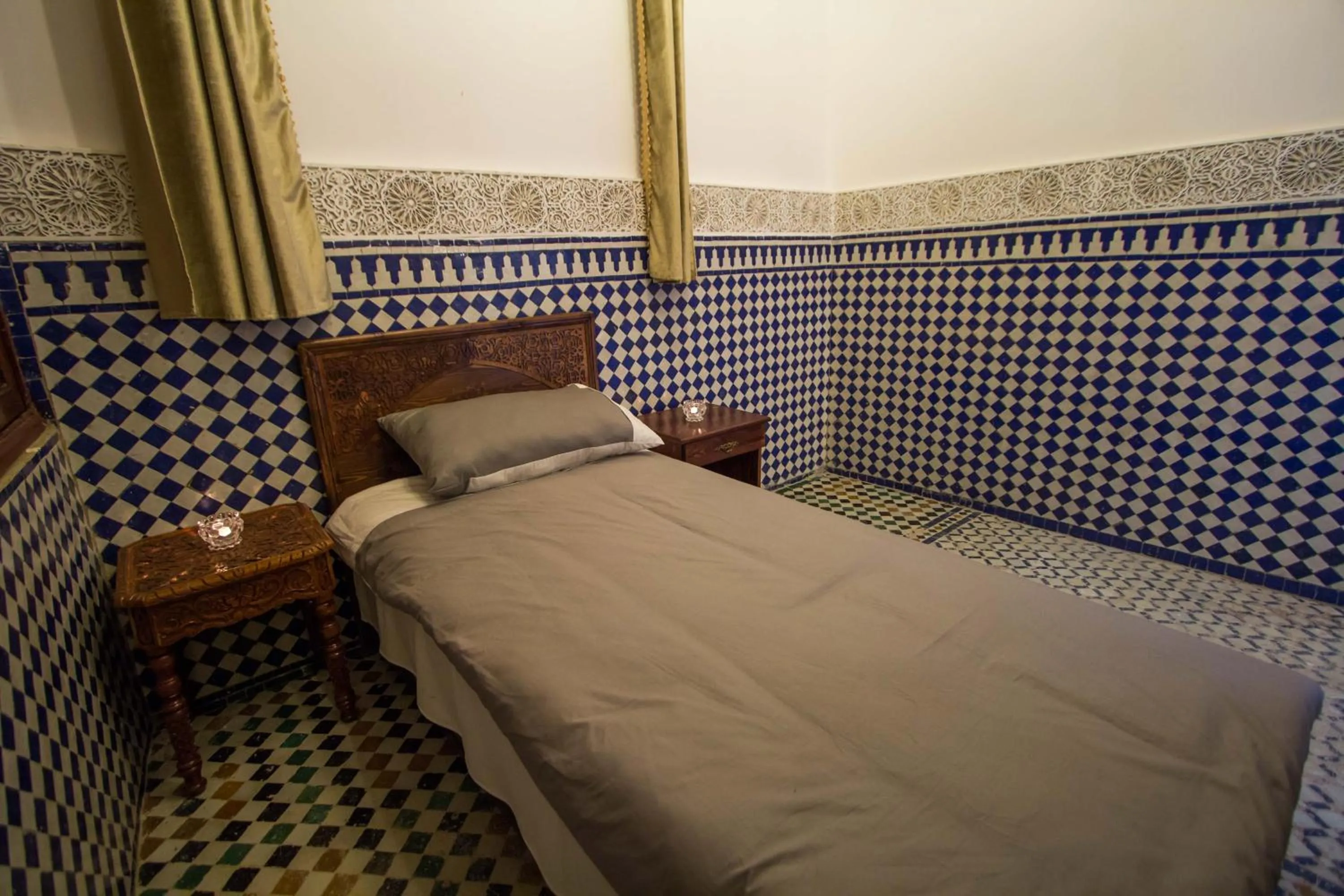 Budget Standard Double Room With External Private Bathroom - single occupancy in Dar El Mathaf FES