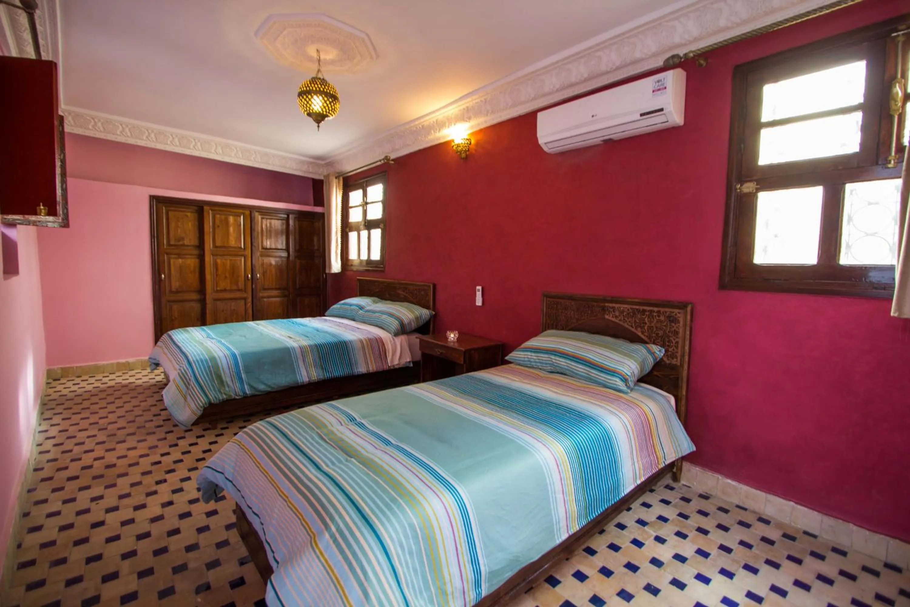 Photo of the whole room, Bed in Dar El Mathaf FES