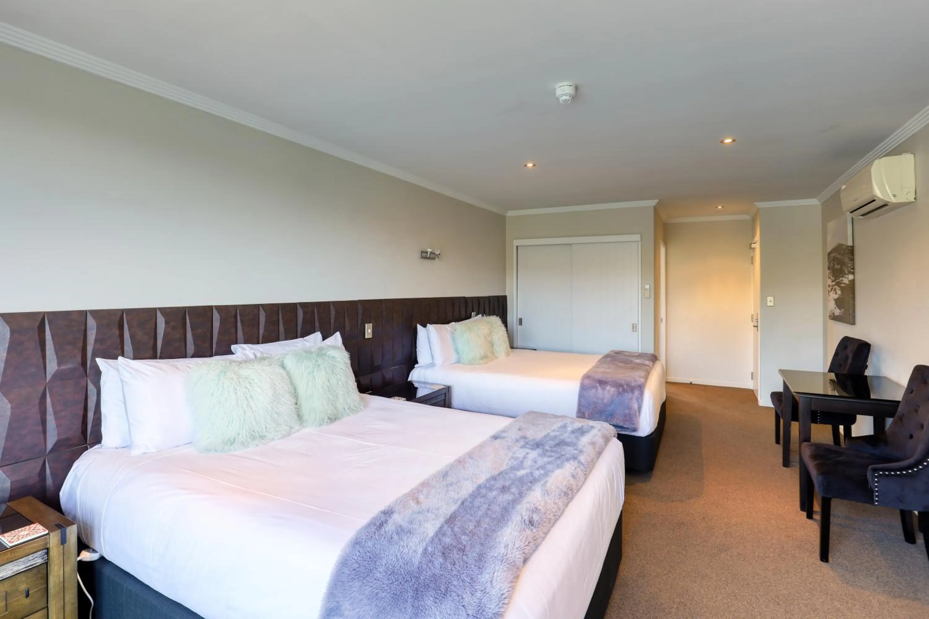 Photo of the whole room, Bed in Marsden Lake Resort Central Otago