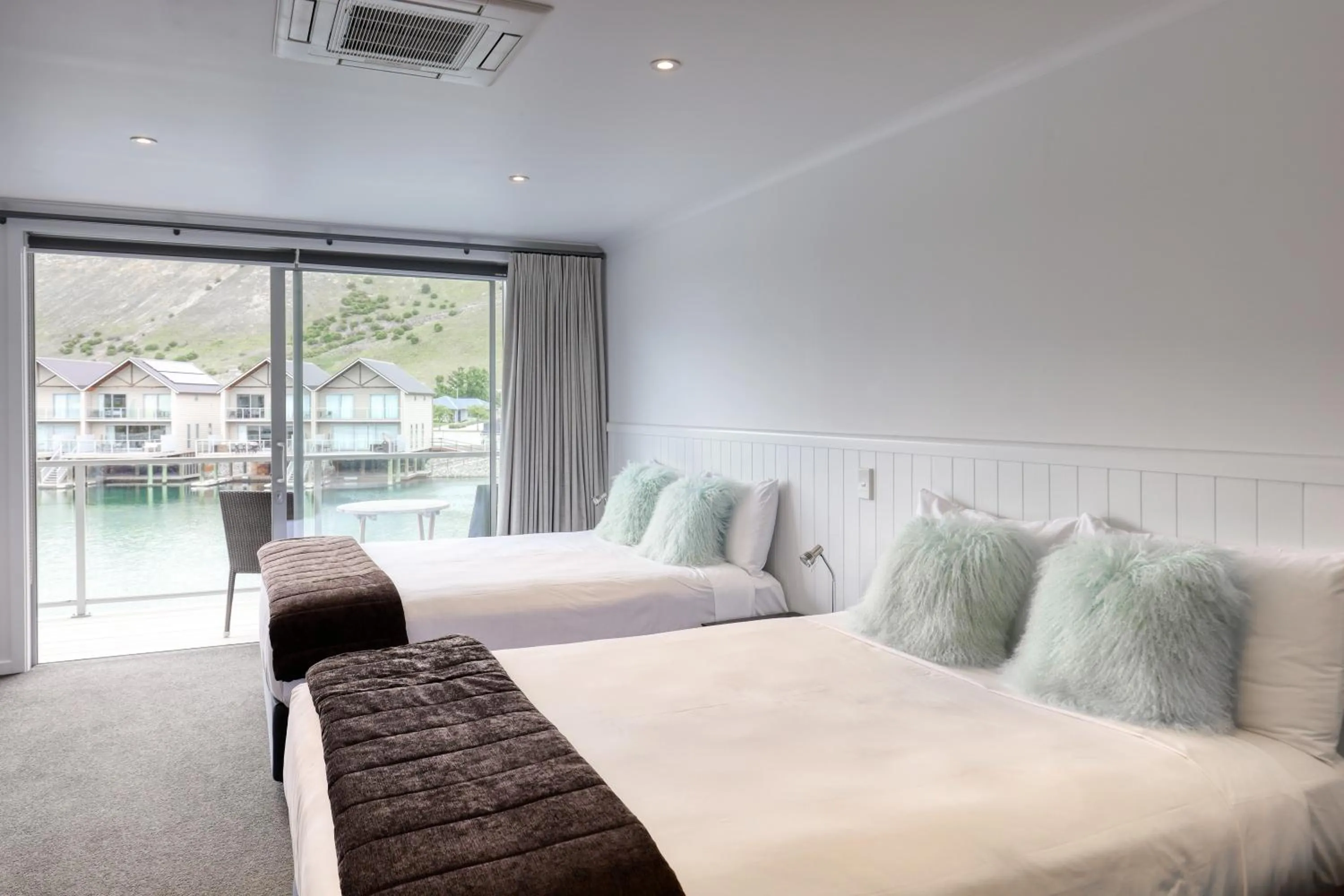 Photo of the whole room, Bed in Marsden Lake Resort Central Otago