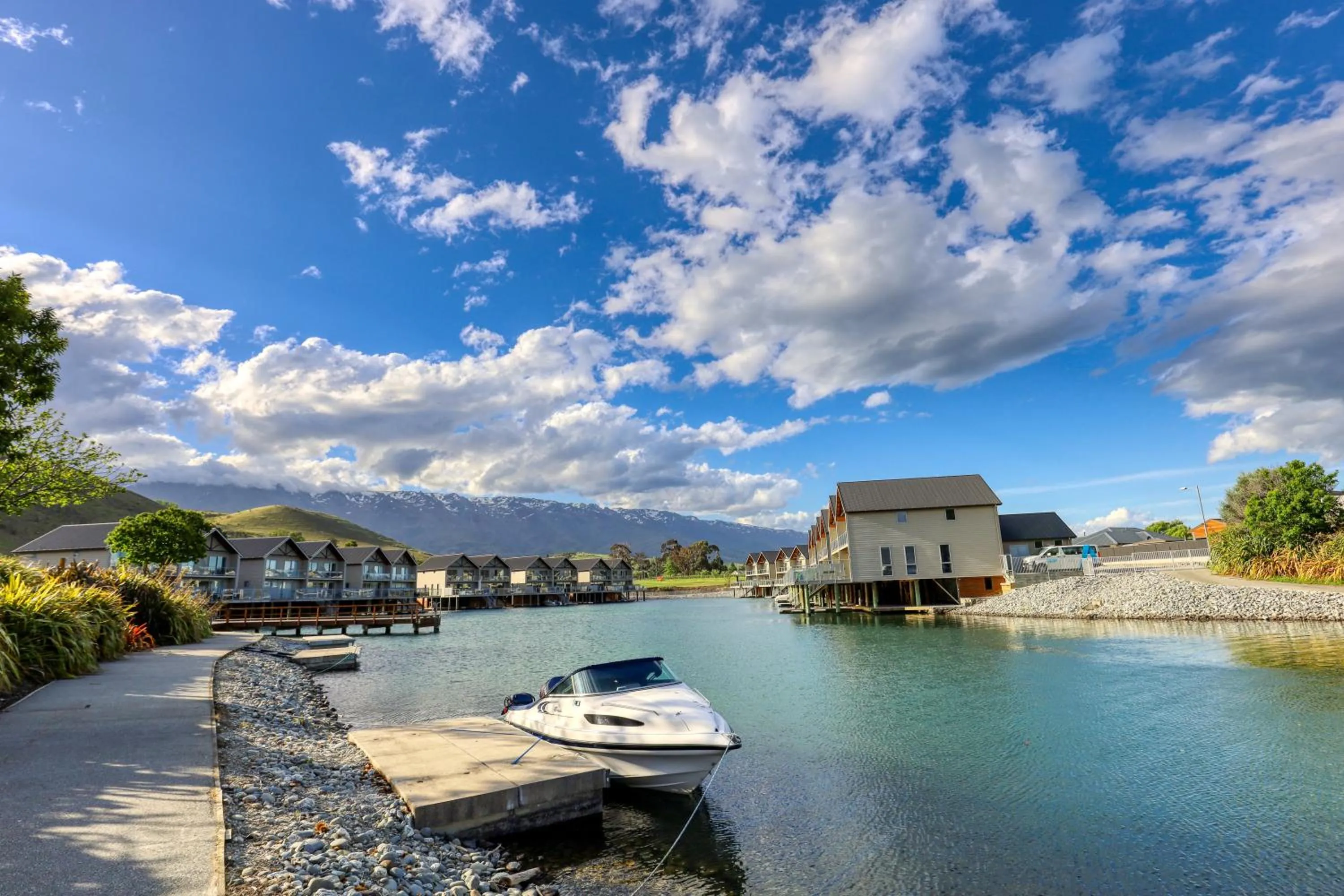 Lake view in Marsden Lake Resort Central Otago