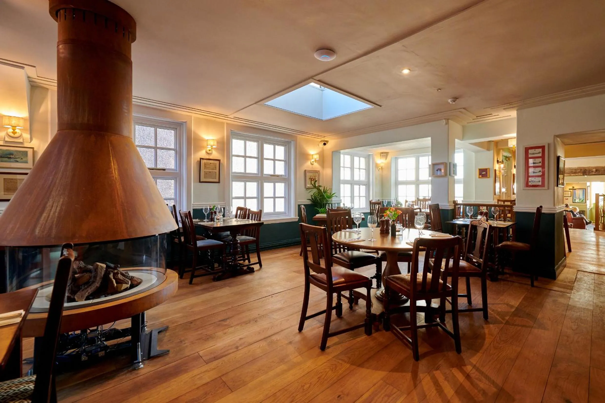 Restaurant/places to eat in The Ship