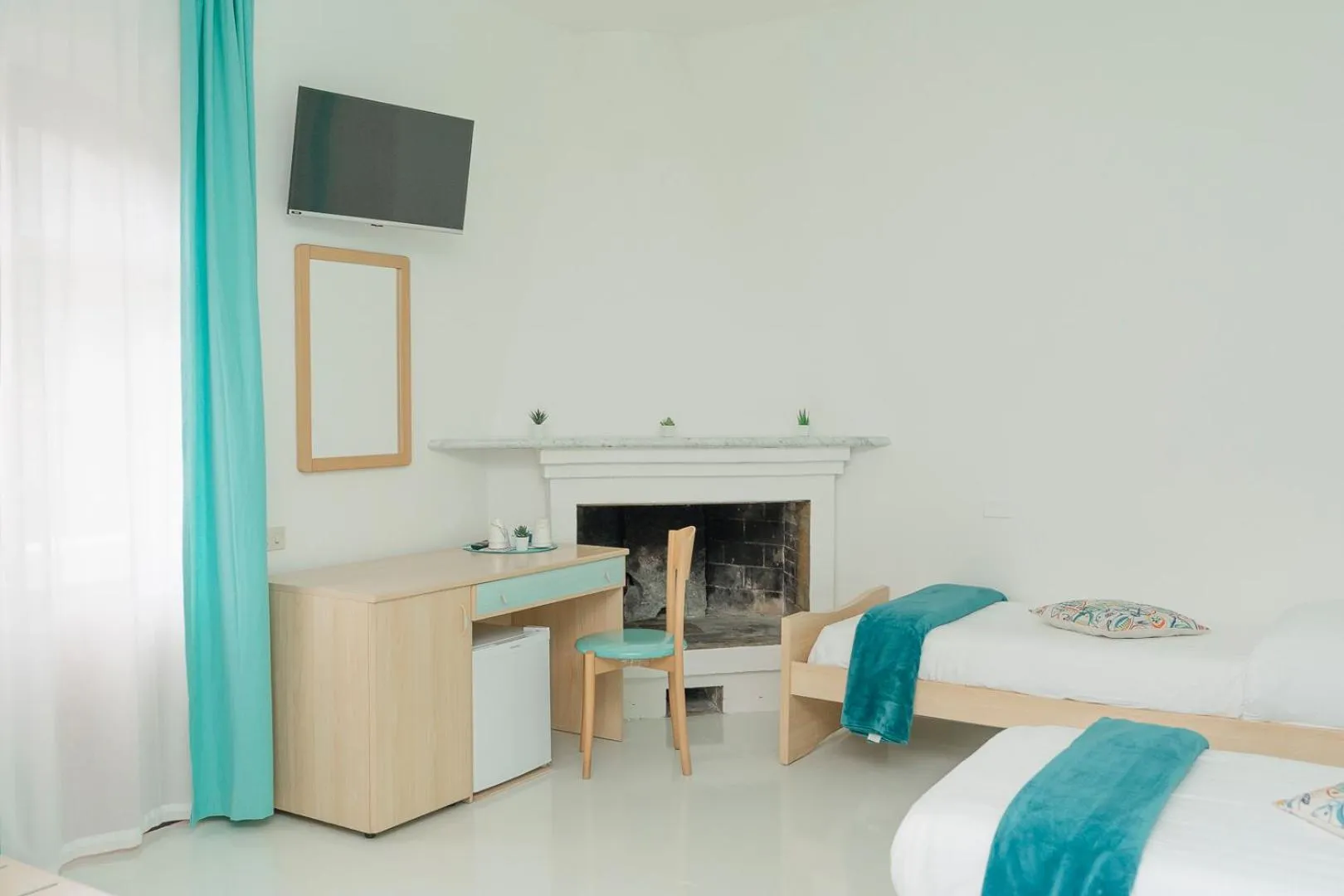 fireplace, Bed in Tra I Monti