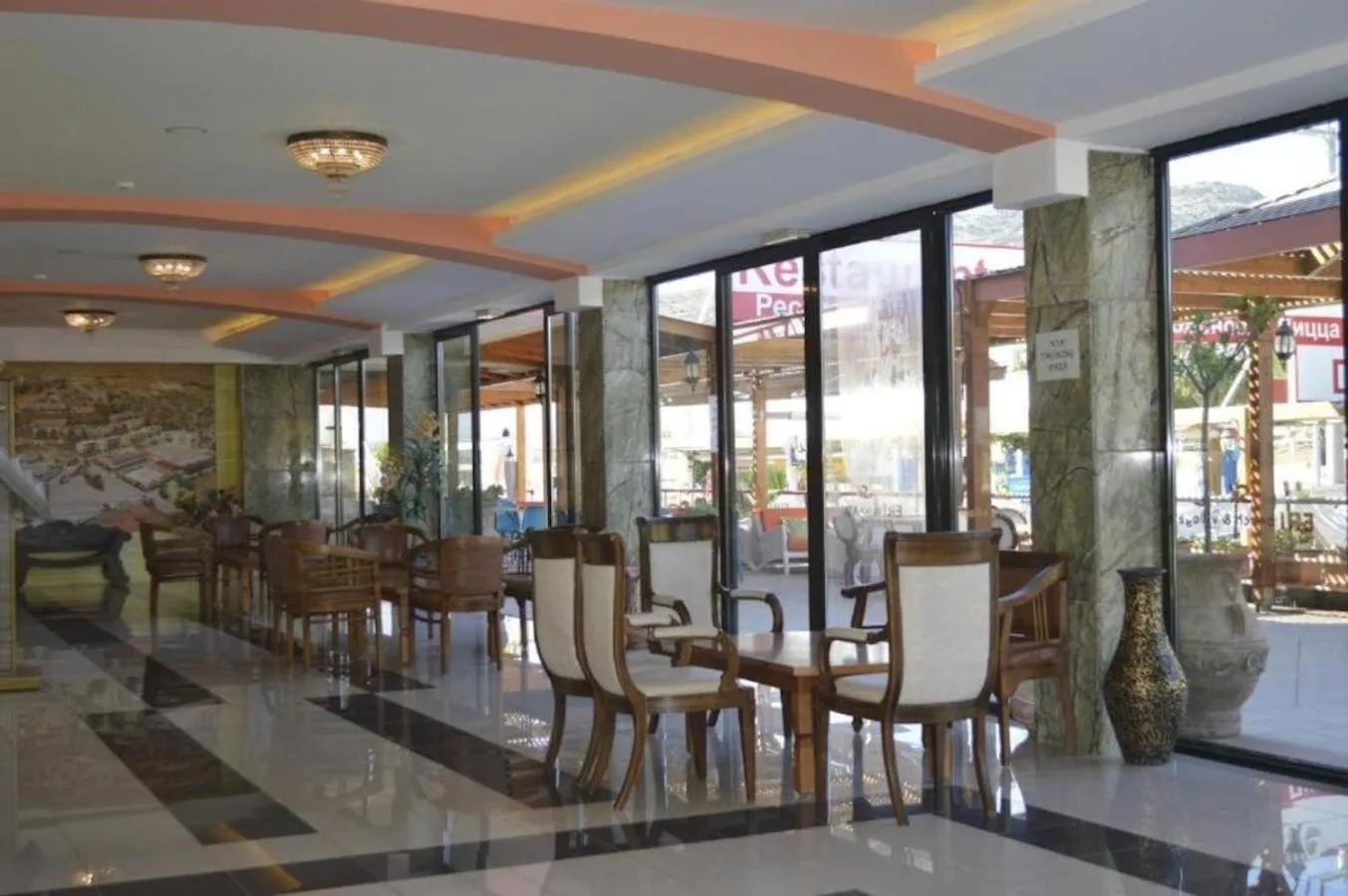 Seating area in Eri Beach & Village Hotel