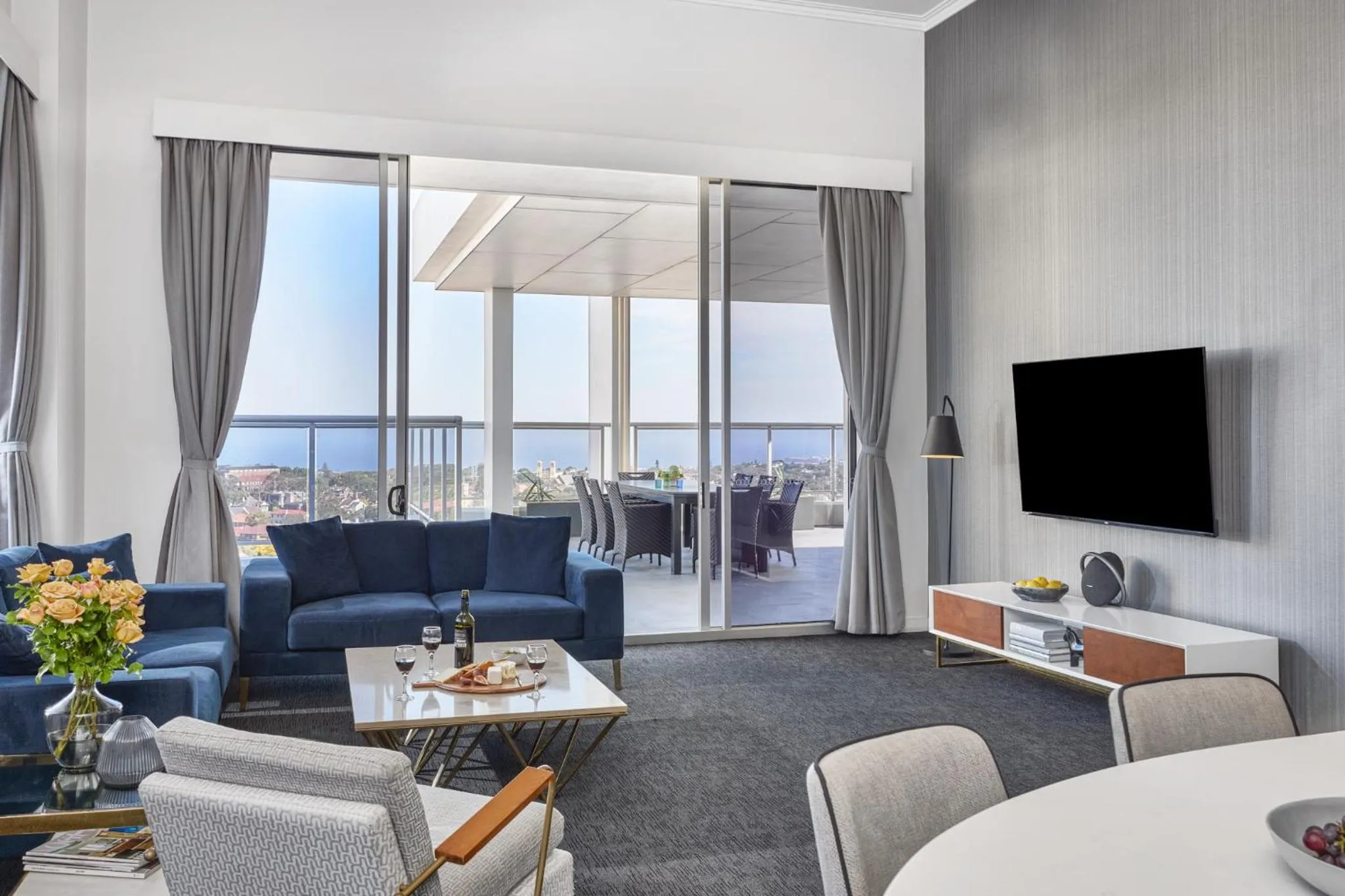 TV and multimedia in Meriton Suites Bondi Junction