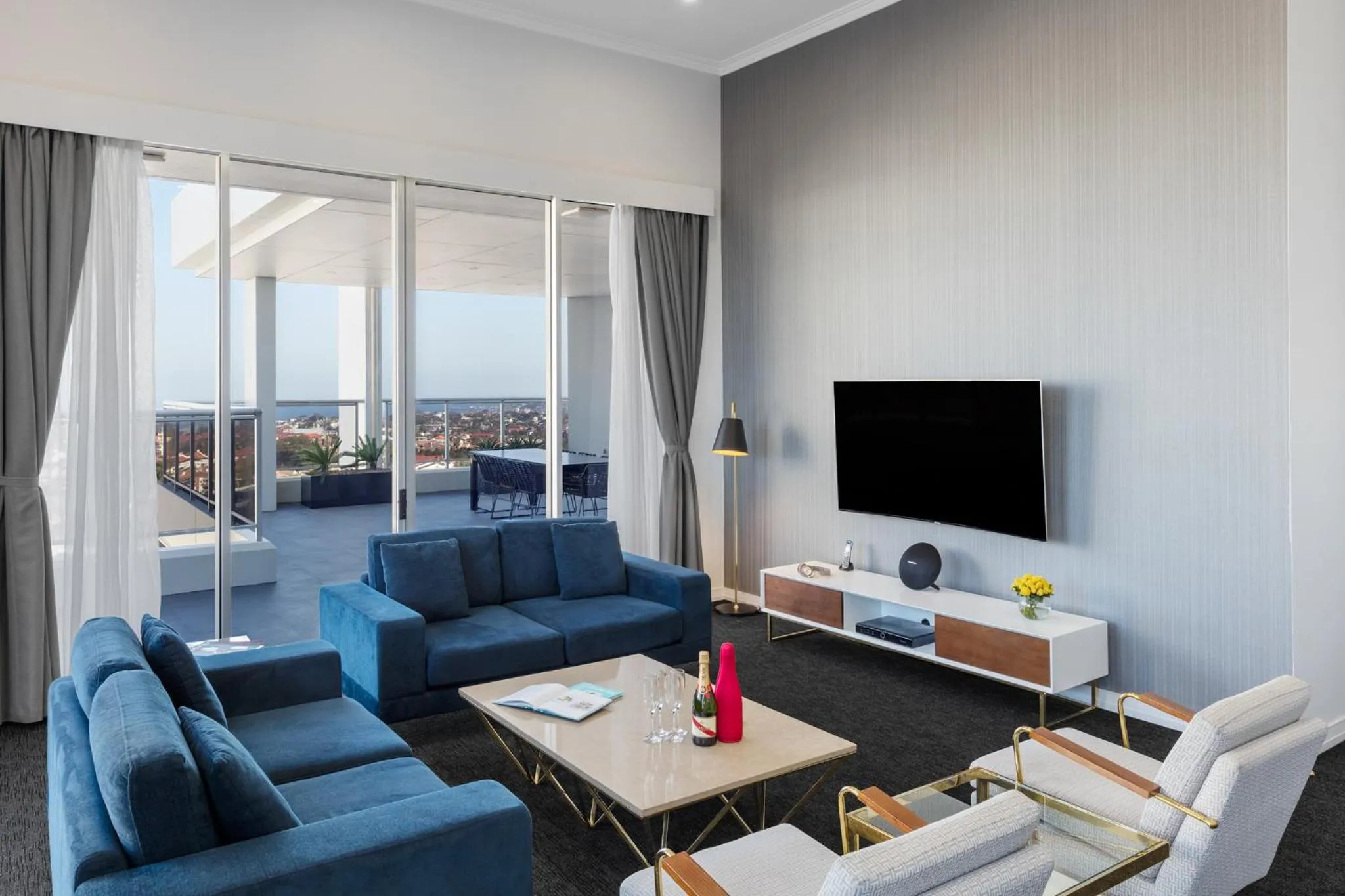 TV and multimedia in Meriton Suites Bondi Junction