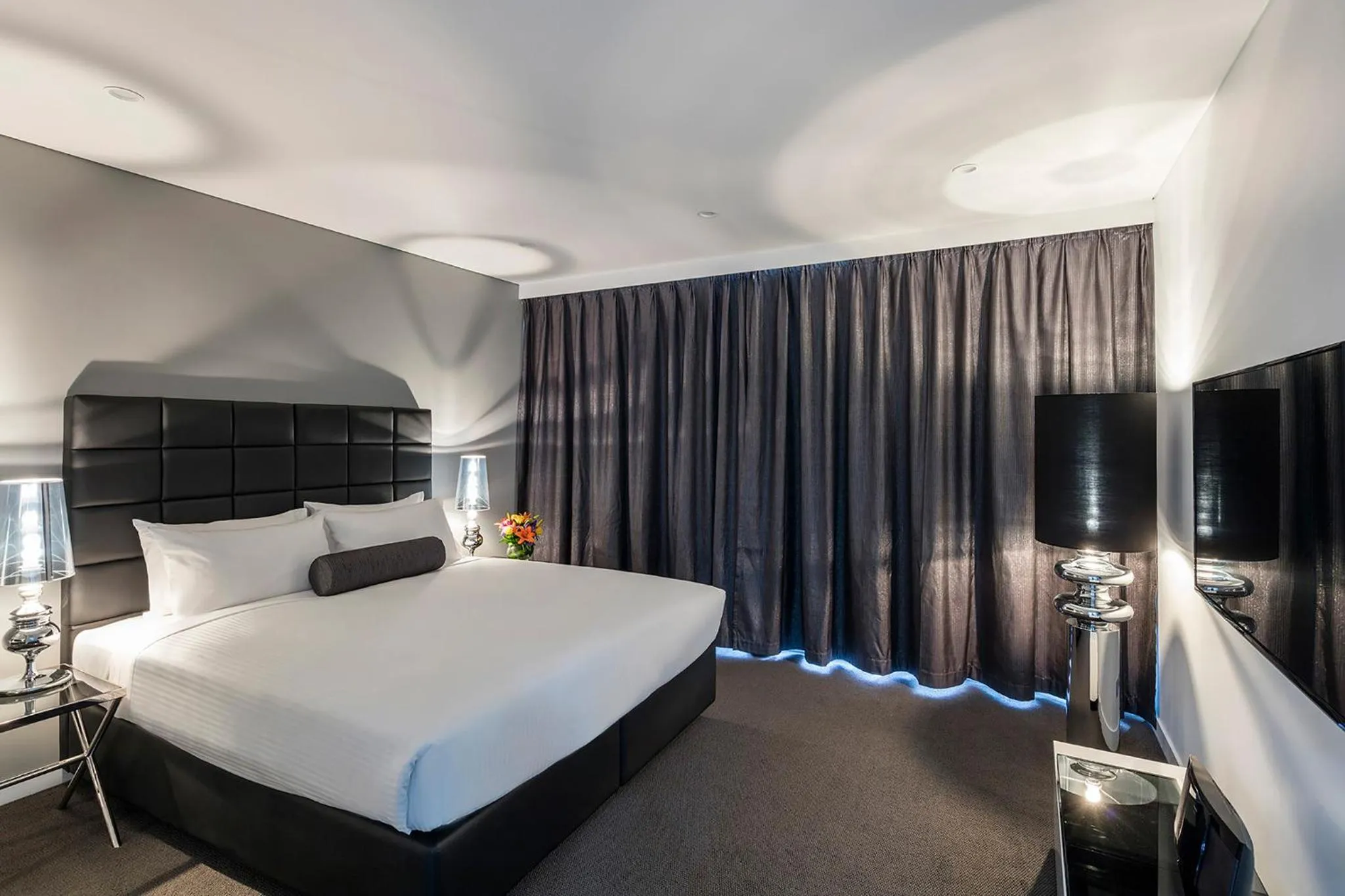Bed in Meriton Suites Bondi Junction