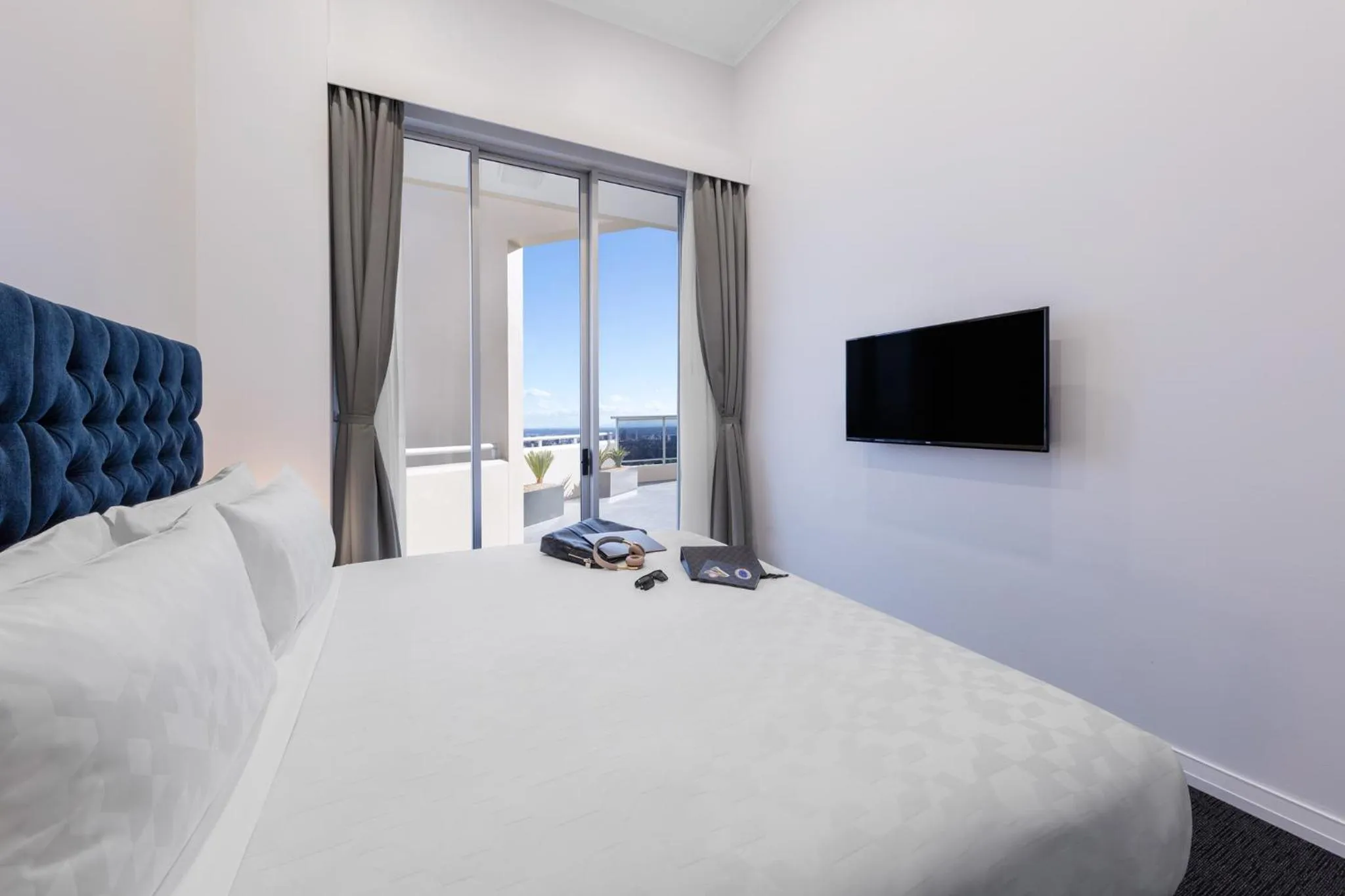 Bed in Meriton Suites Bondi Junction