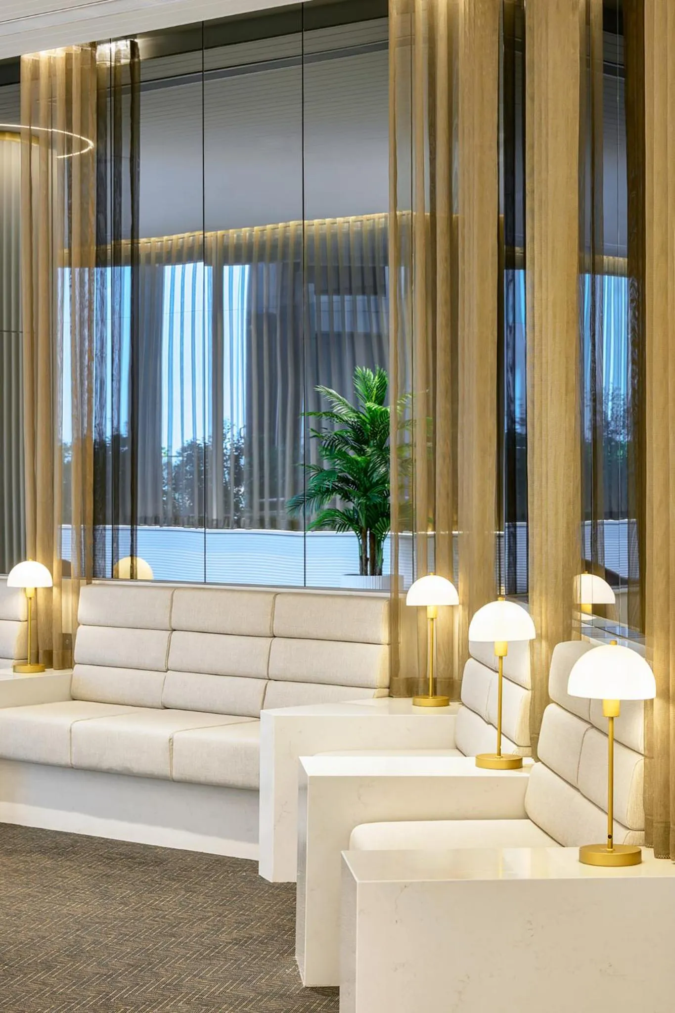 Lounge or bar in Meriton Suites Bondi Junction