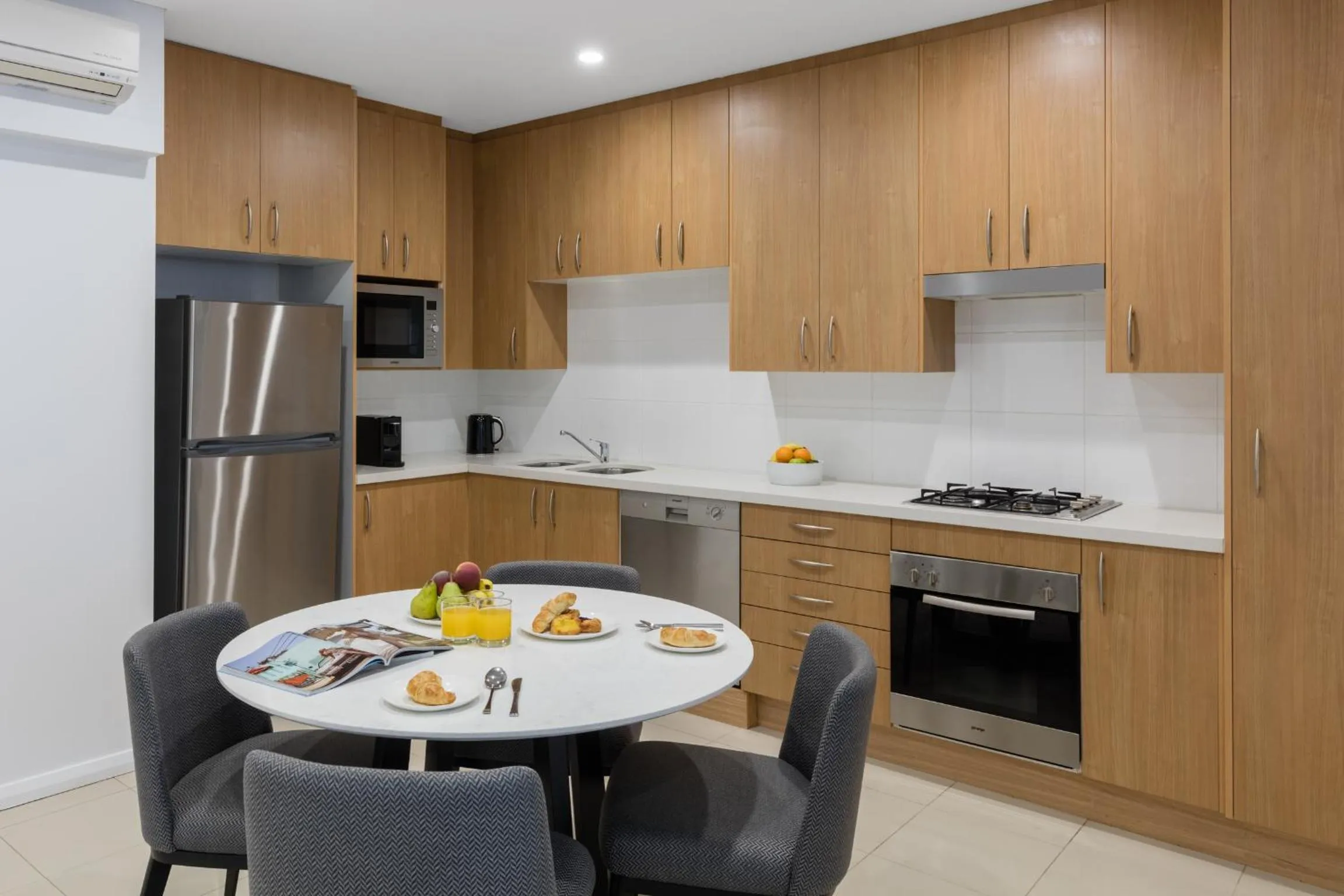 Kitchen or kitchenette in Meriton Suites Waterloo