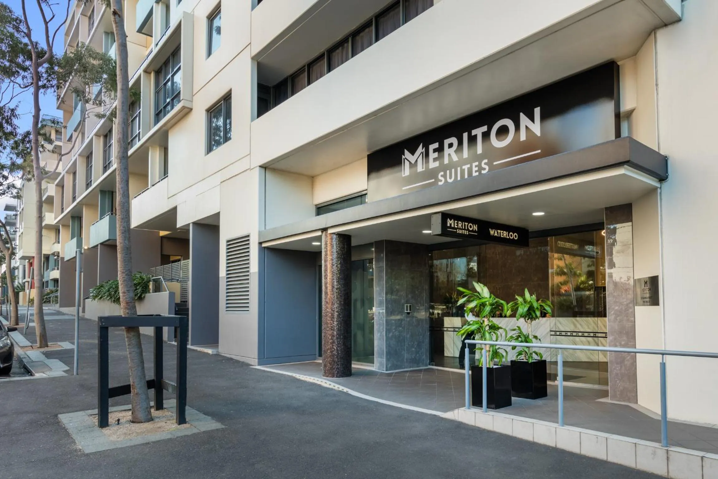 Facade/entrance in Meriton Suites Waterloo