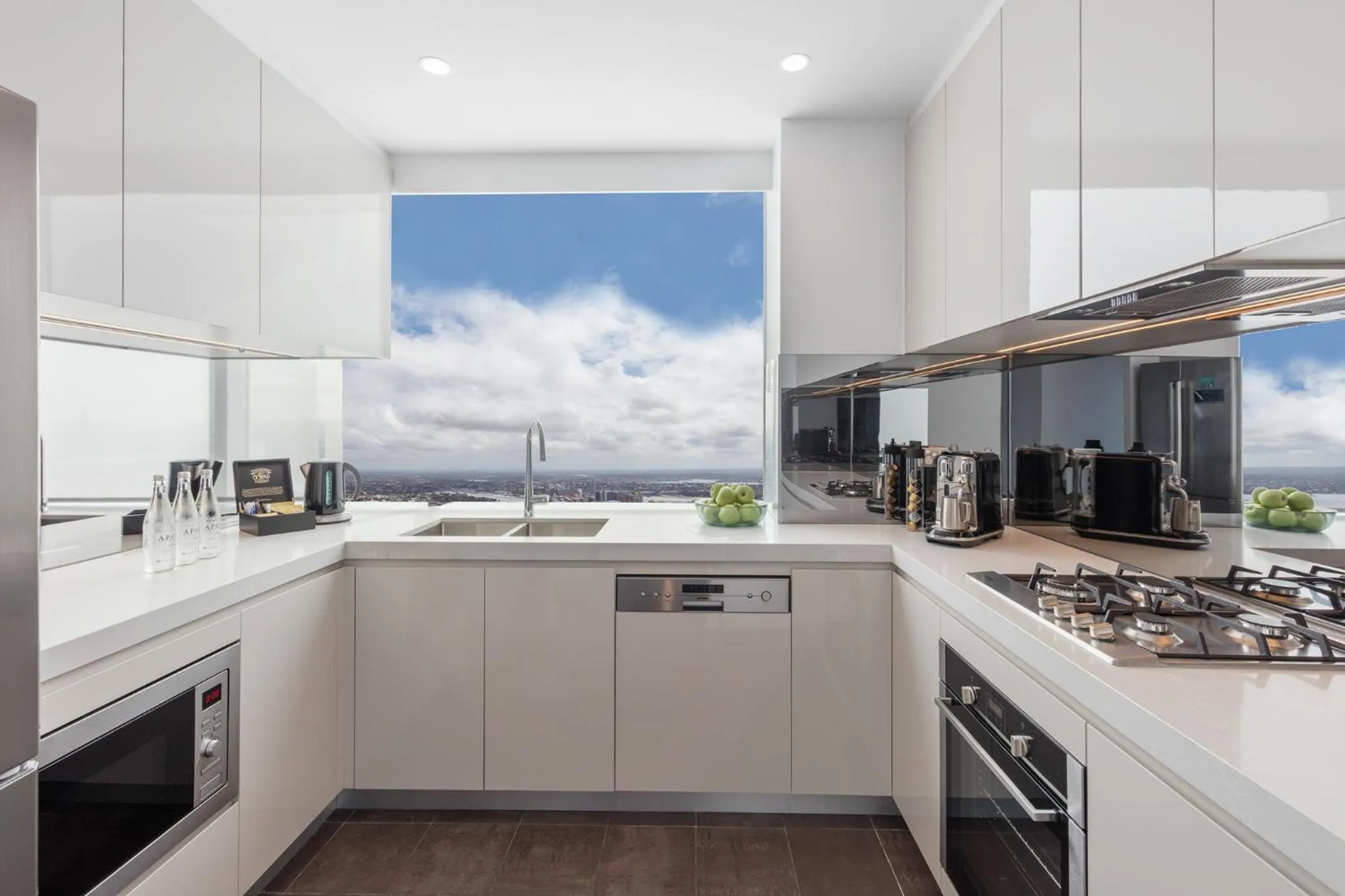 Kitchen or kitchenette in Meriton Suites World Tower, Sydney