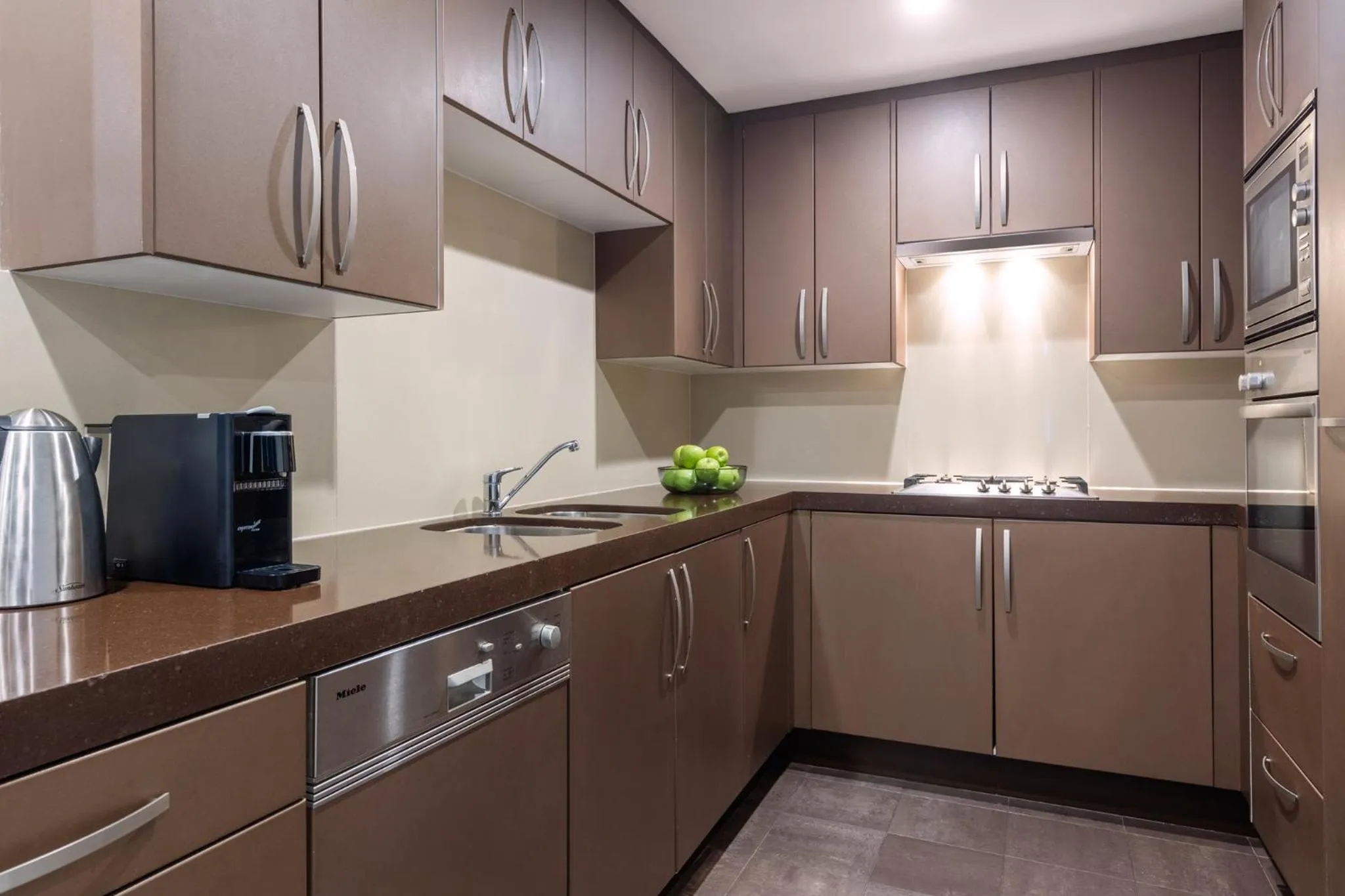 Kitchen or kitchenette in Meriton Suites World Tower, Sydney