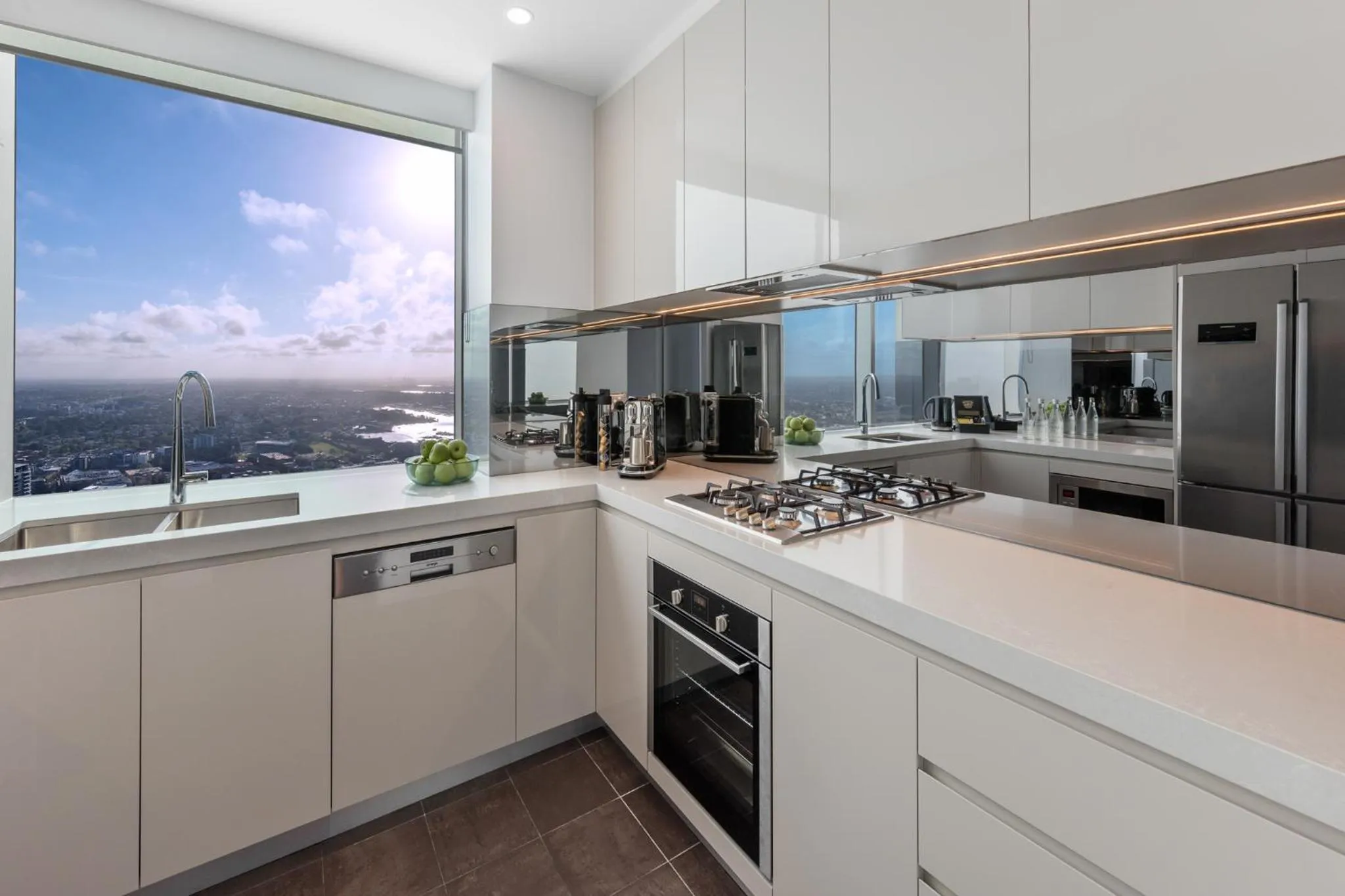 Kitchen or kitchenette in Meriton Suites World Tower, Sydney