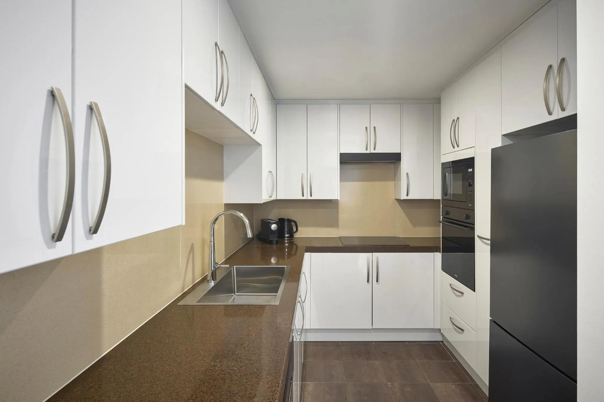 Kitchen or kitchenette in Meriton Suites World Tower, Sydney