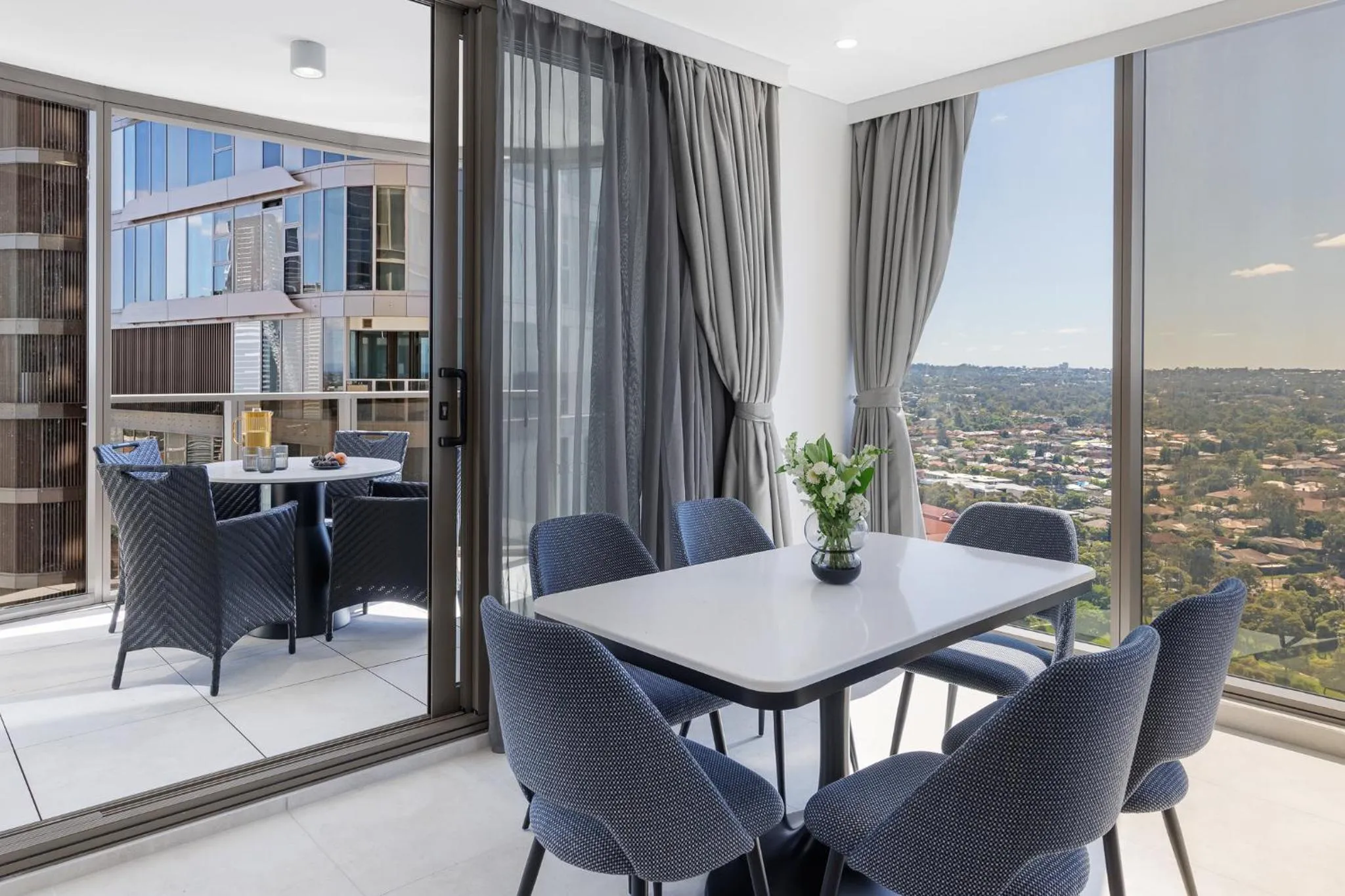 Balcony/Terrace in Meriton Suites George Street, Parramatta