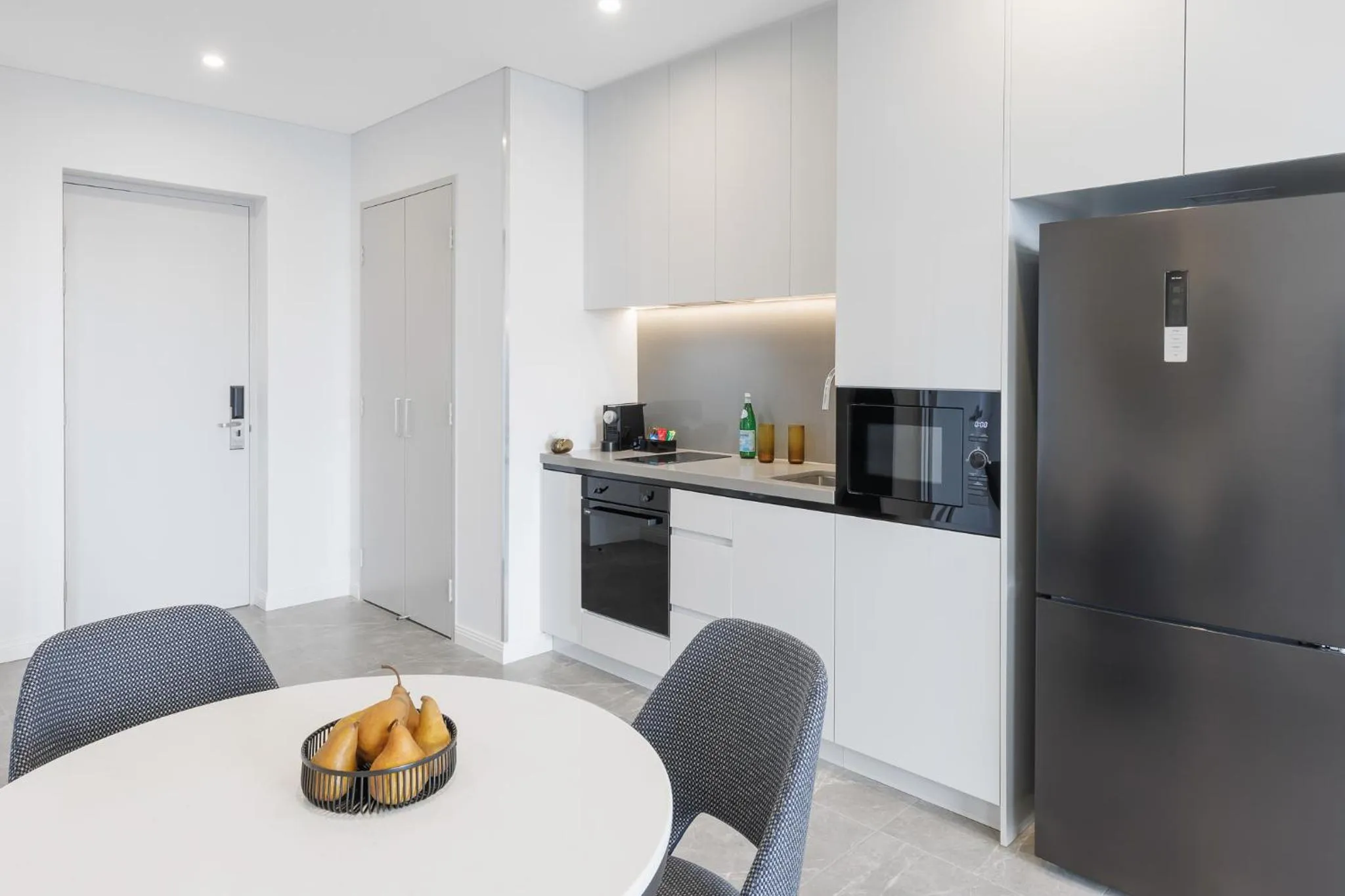 Kitchen or kitchenette in Meriton Suites George Street, Parramatta