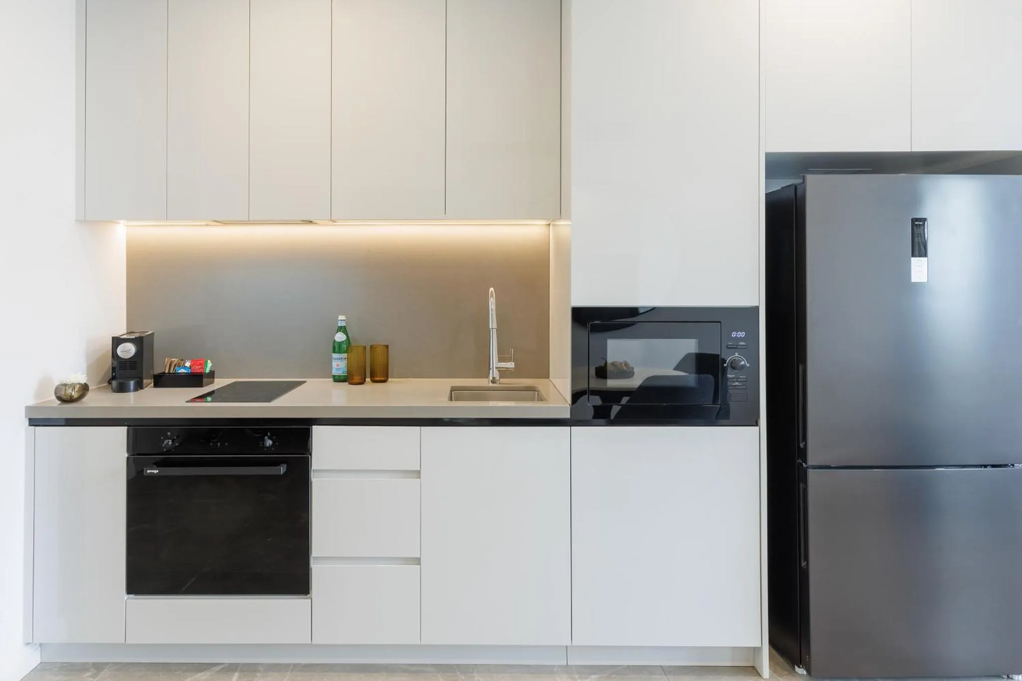 Kitchen or kitchenette in Meriton Suites George Street, Parramatta