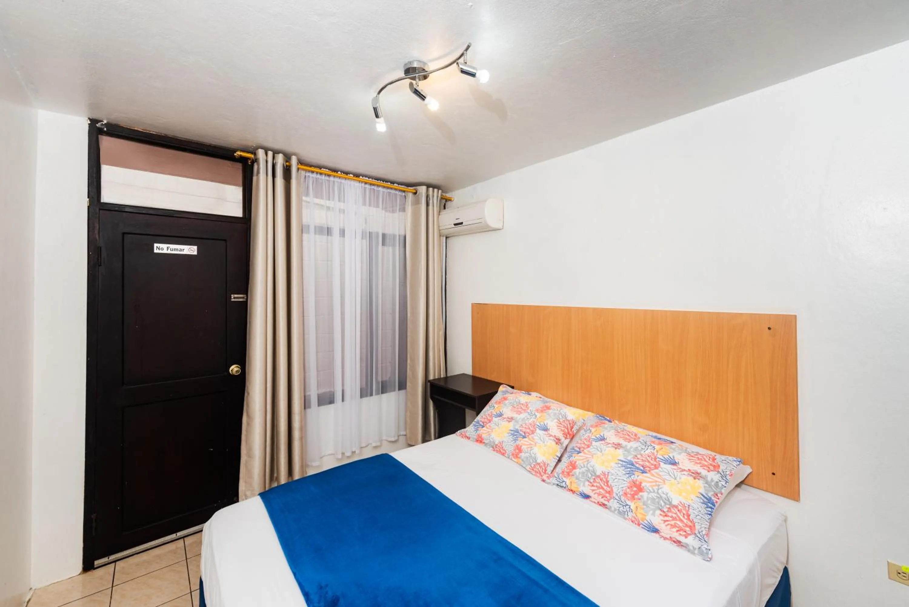 Photo of the whole room, Bed in Hostal North Seymour