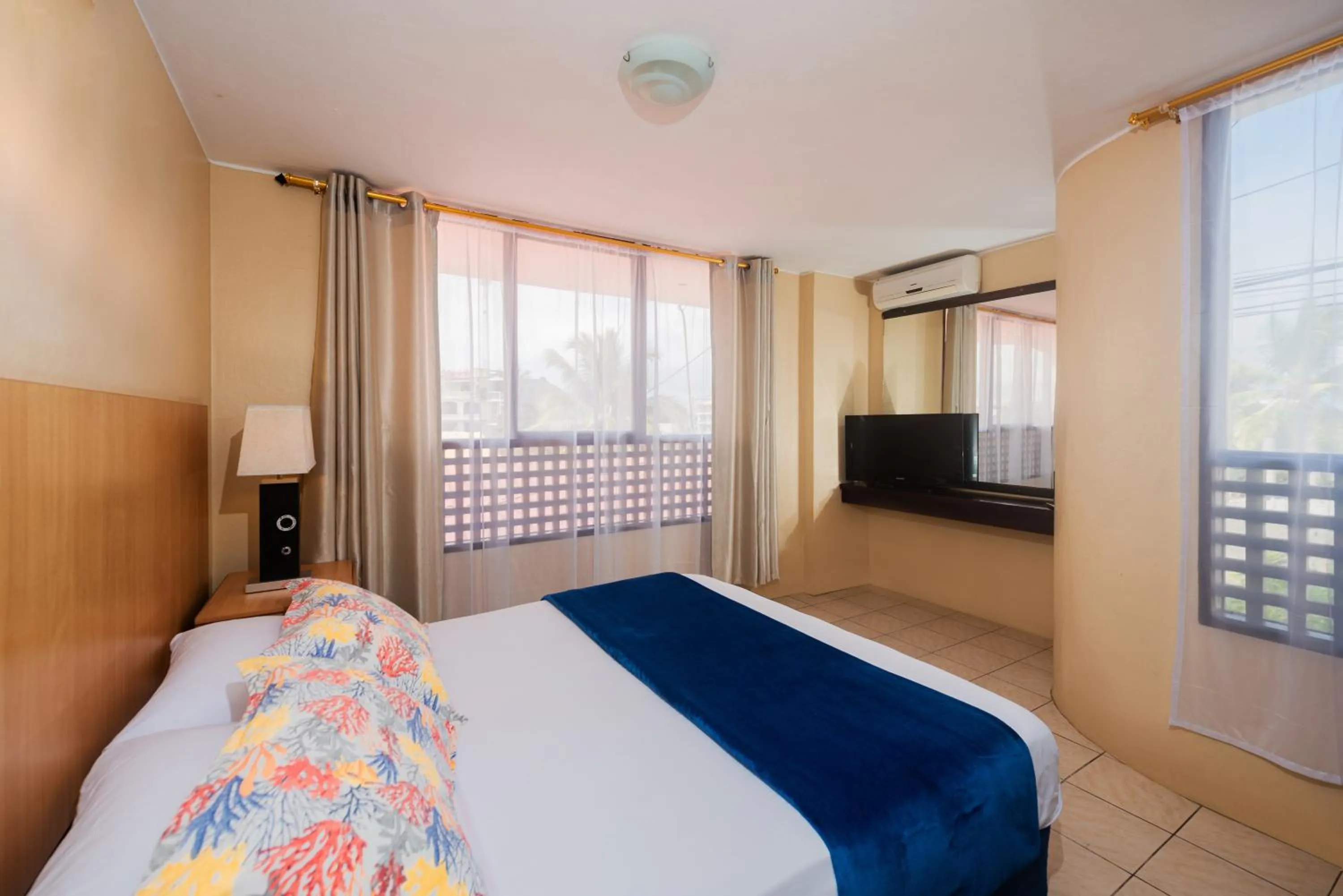 Photo of the whole room, Bed in Hostal North Seymour