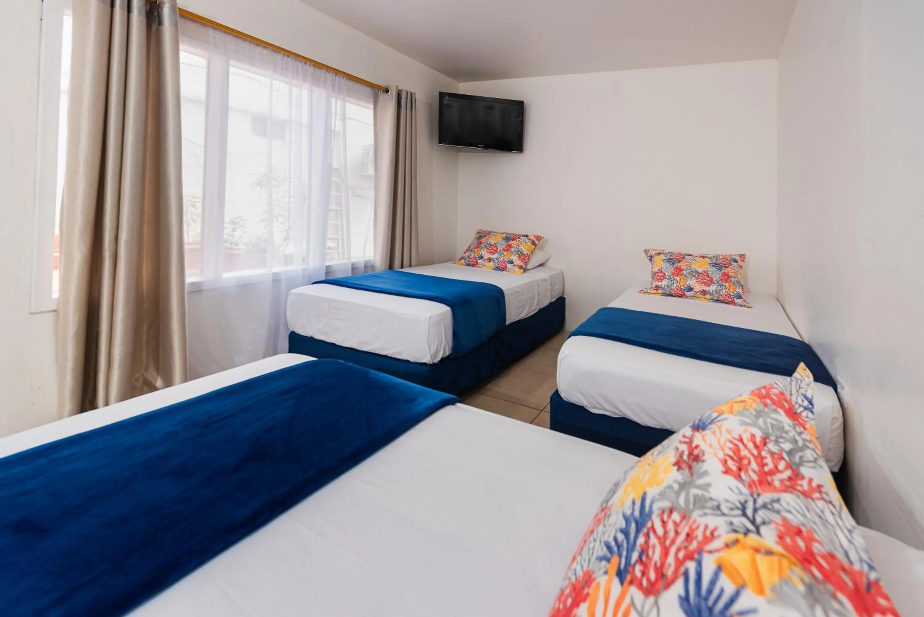 Photo of the whole room, Bed in Hostal North Seymour