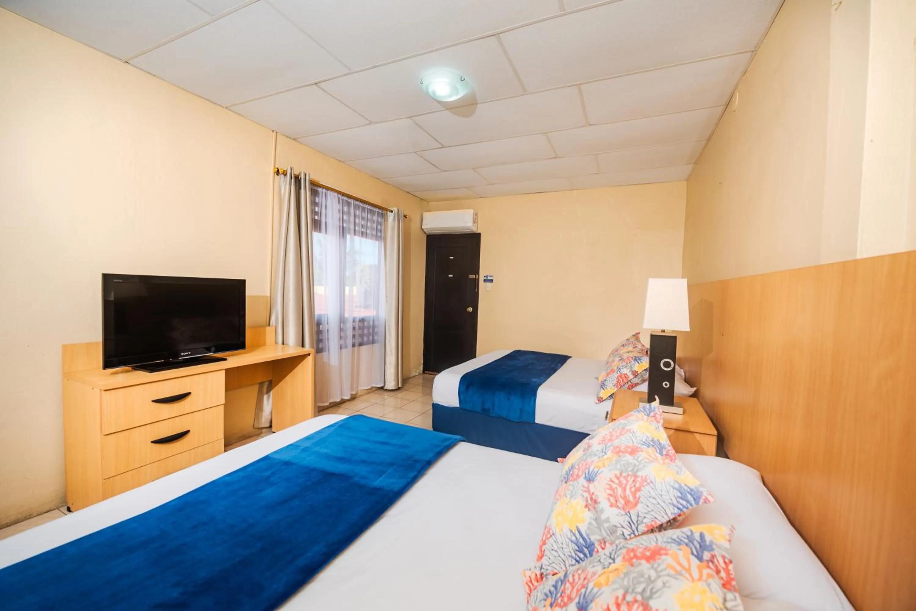 Photo of the whole room, Bed in Hostal North Seymour