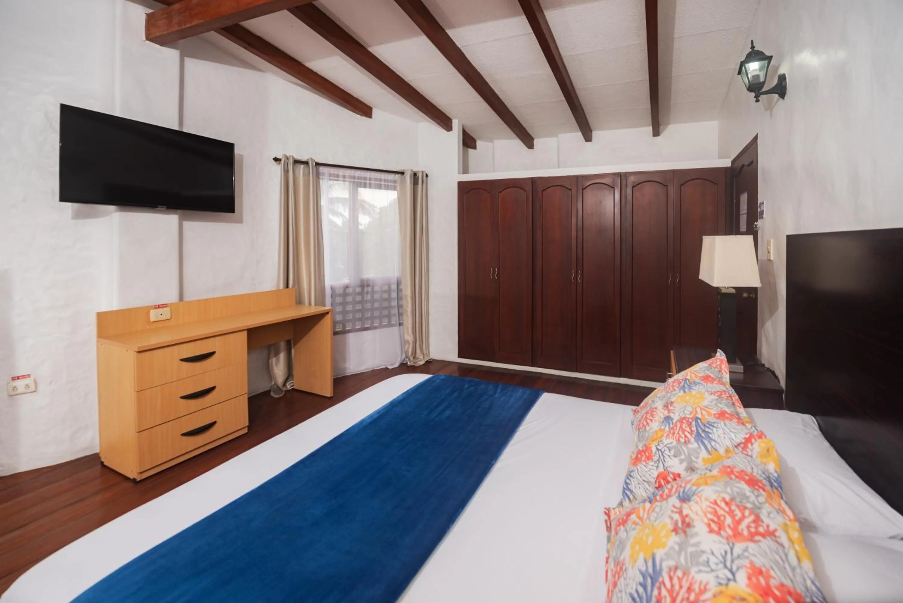 Photo of the whole room, Bed in Hostal North Seymour