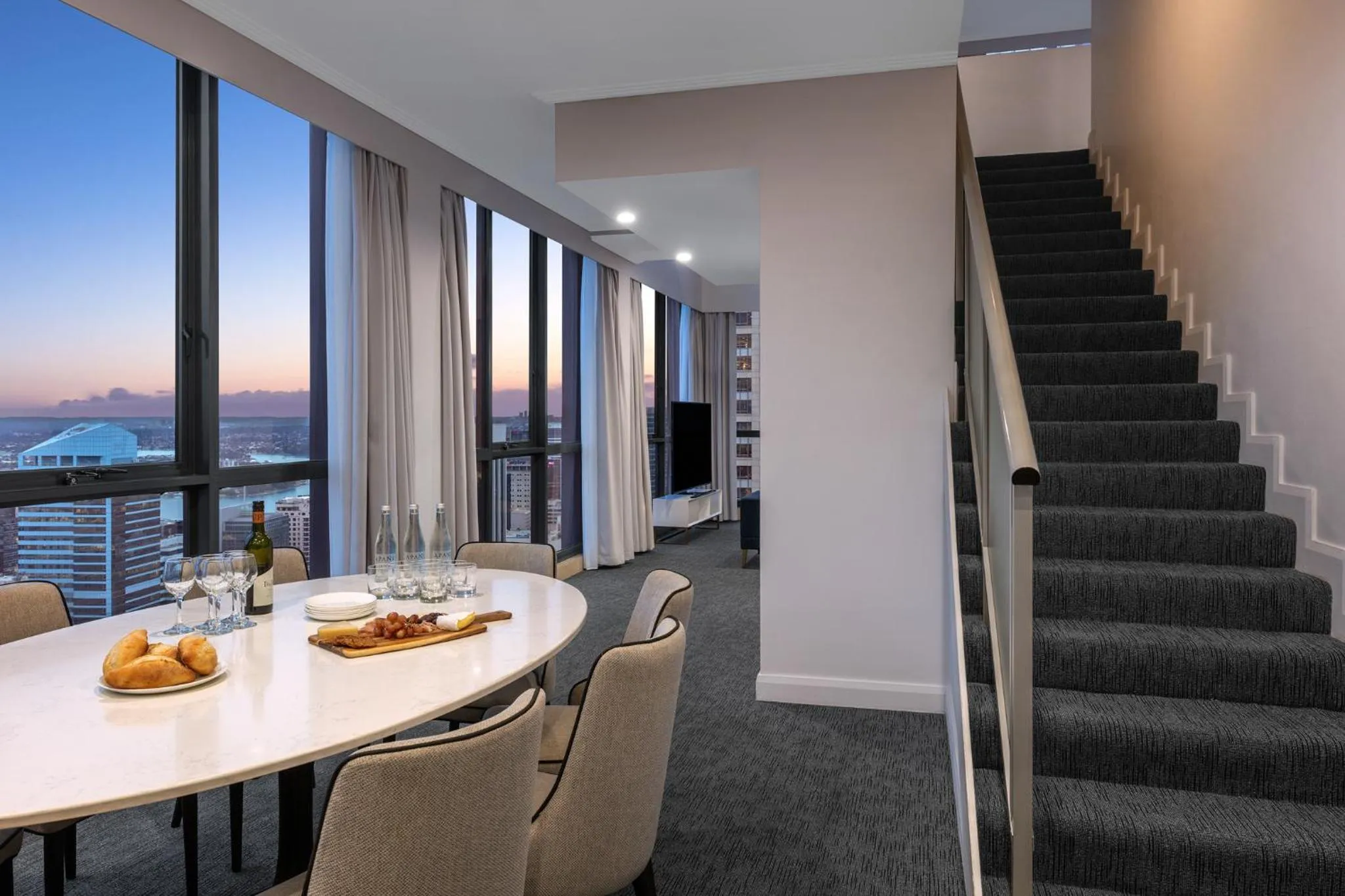 Dining area in Meriton Suites Pitt Street, Sydney