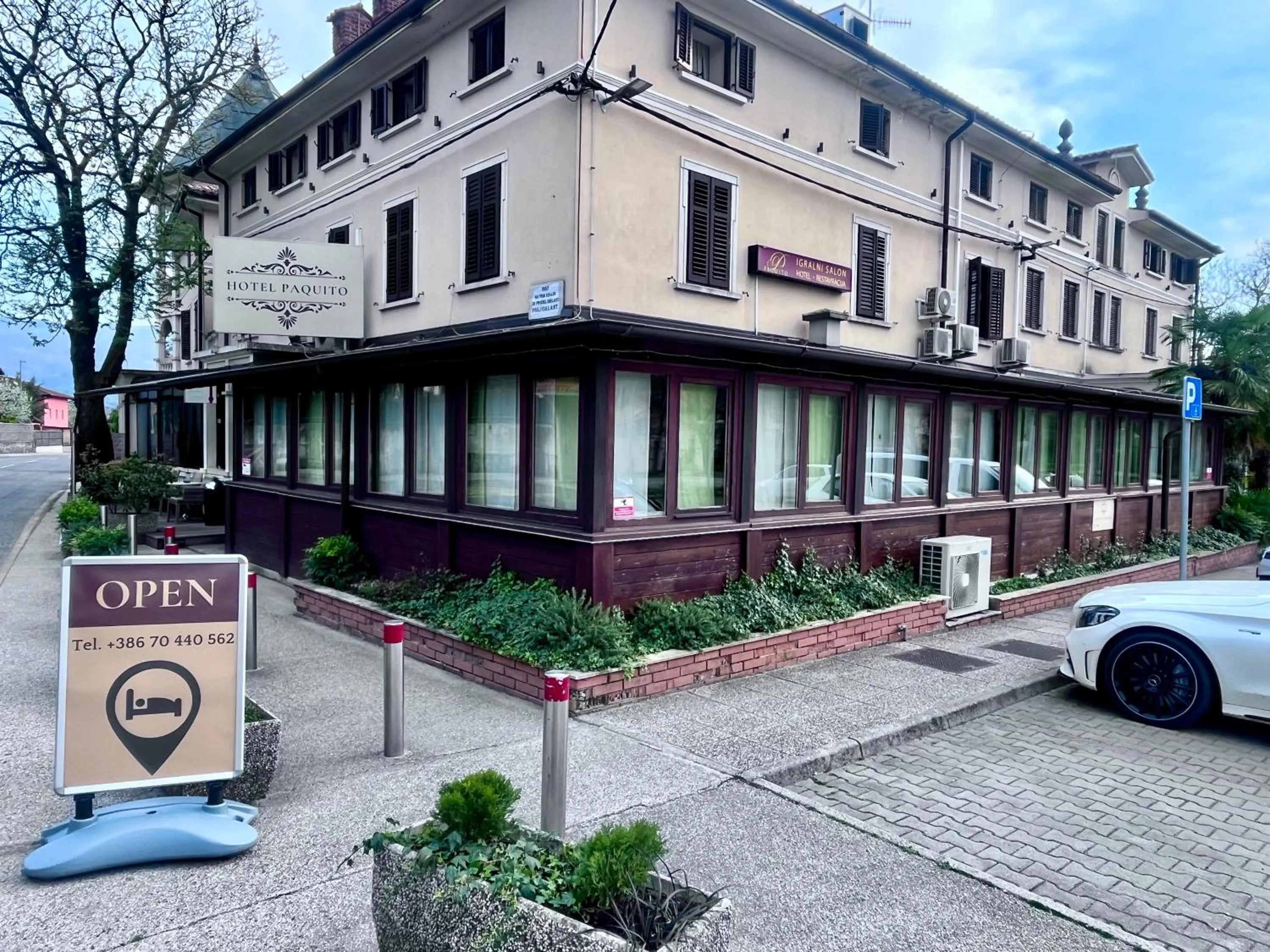 Property building in Hotel Paquito