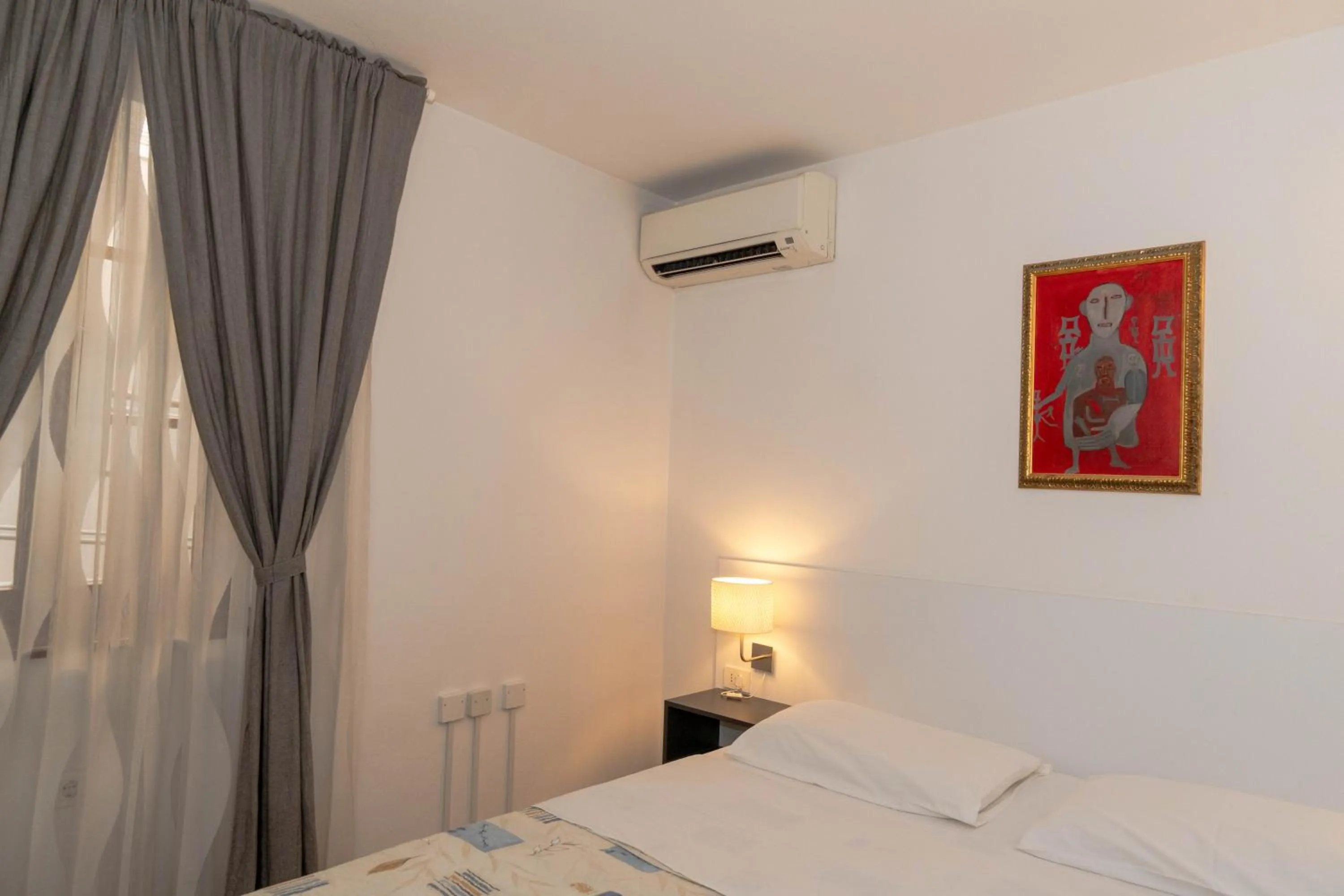 air conditioner, Bed in Hotel Paquito