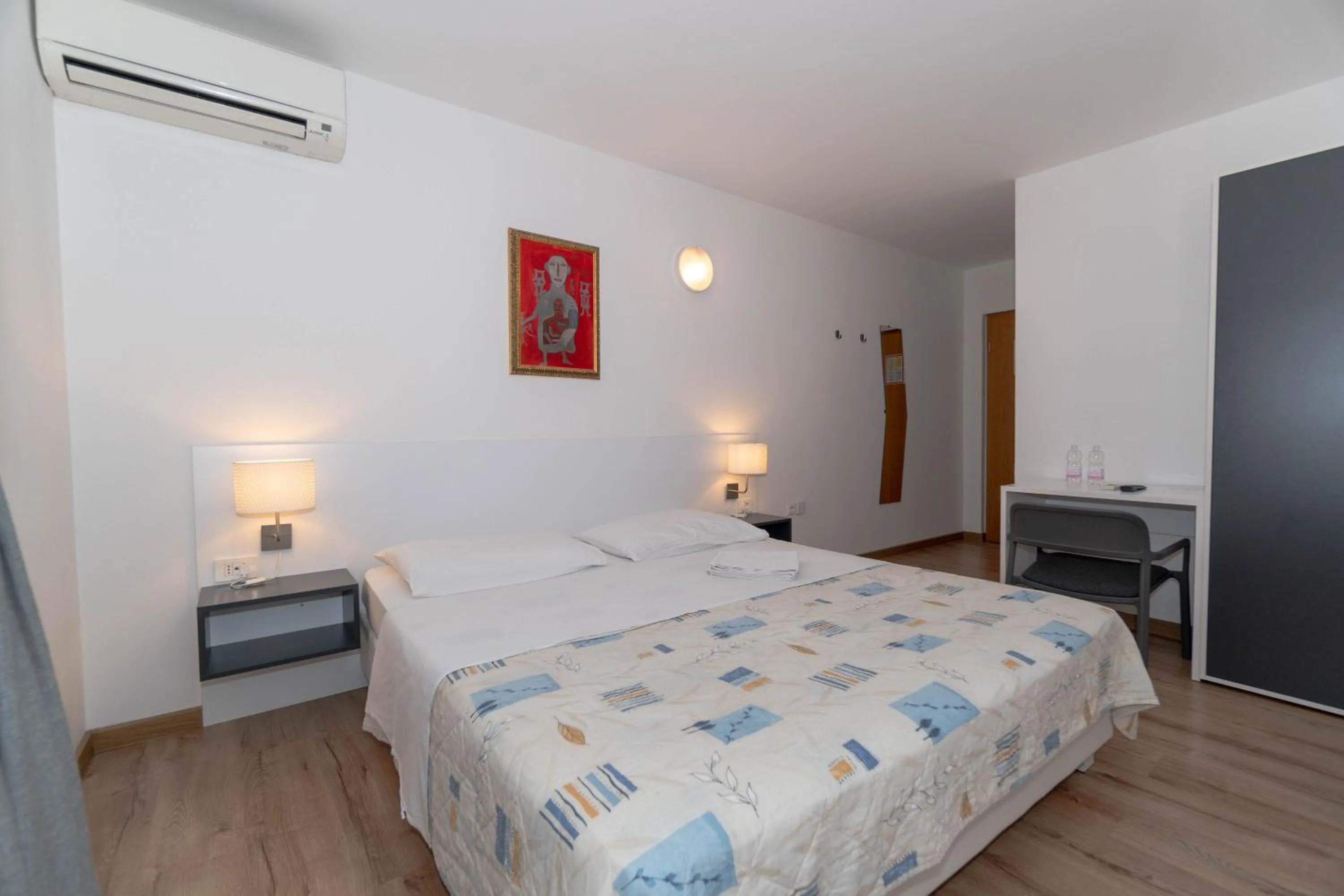 air conditioner, Bed in Hotel Paquito
