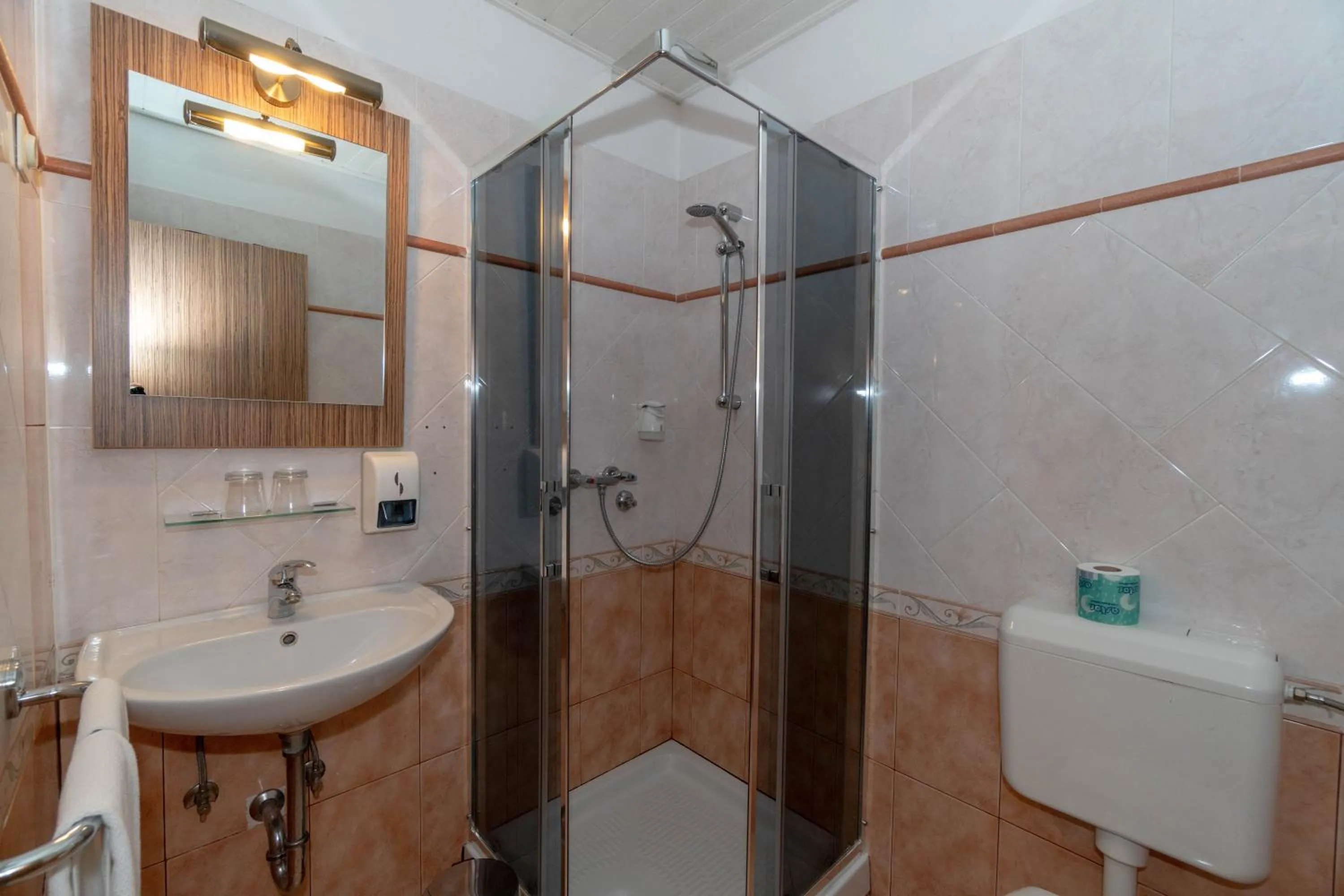 Shower in Hotel Paquito