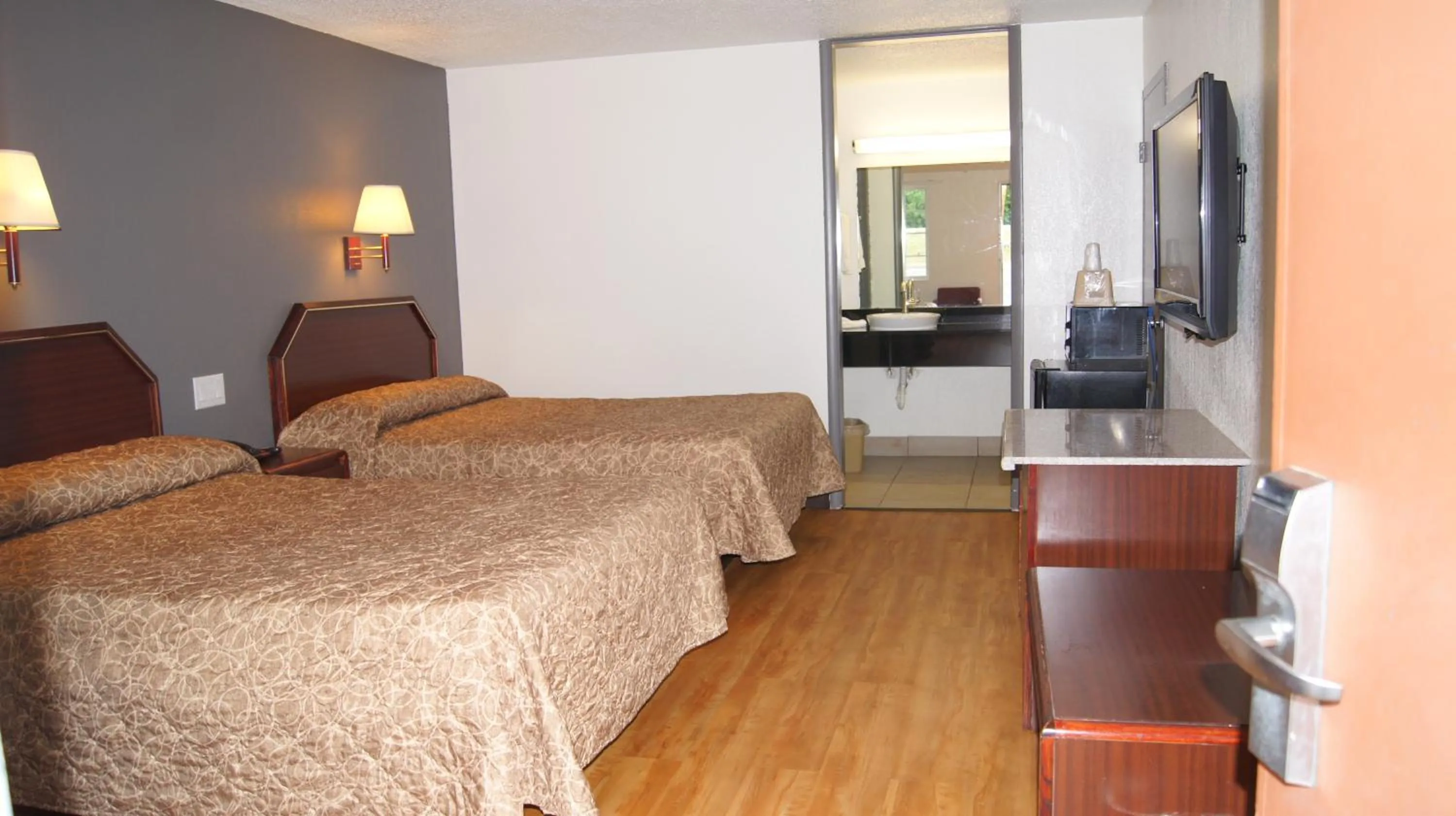 Bed in Executive Inn