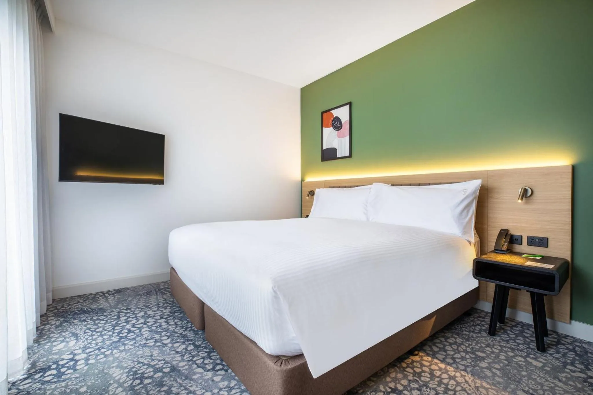 Photo of the whole room, Bed in Holiday Inn Dandenong by IHG