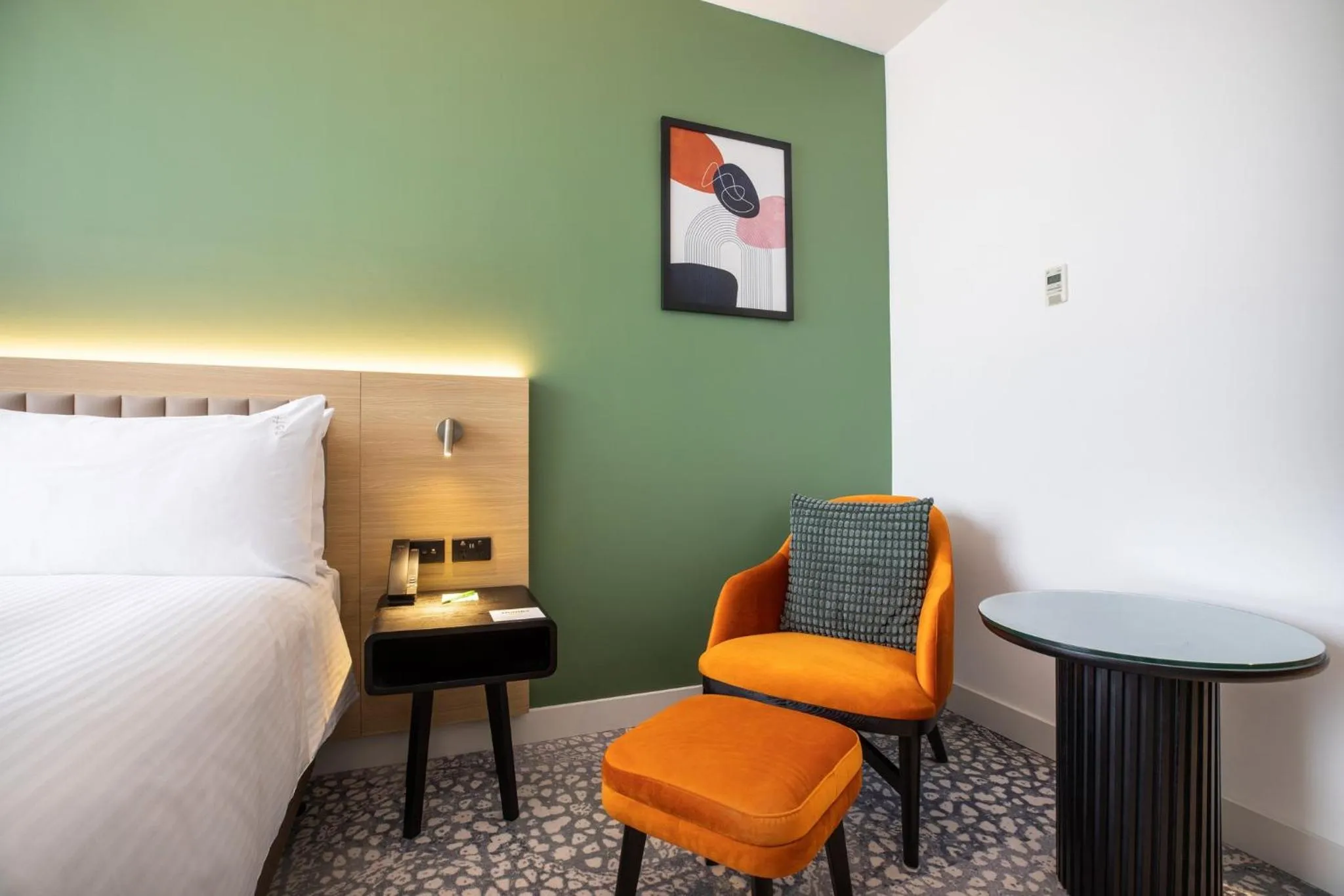 Photo of the whole room, Bed in Holiday Inn Dandenong by IHG