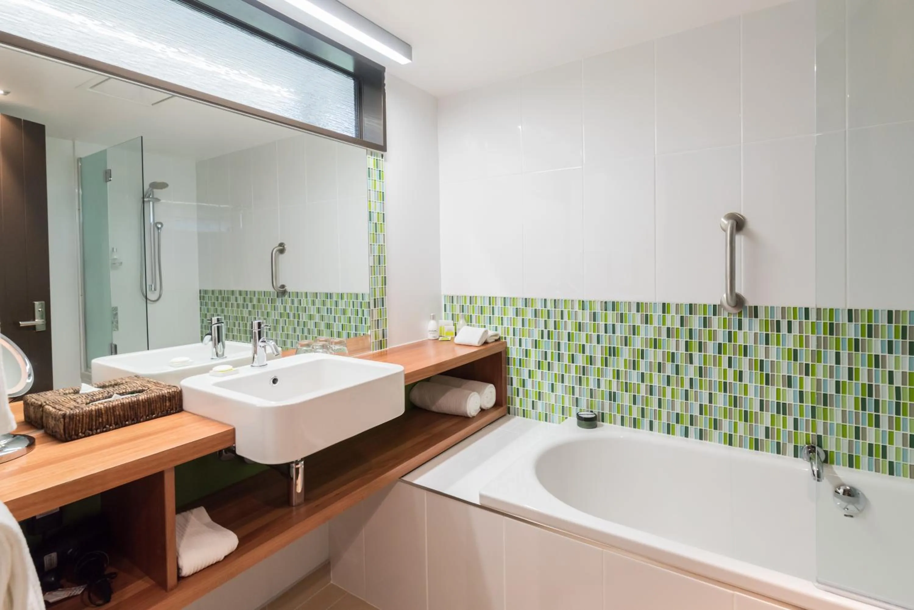 Bathroom in Legacy Te Waonui Hotel Franz Josef