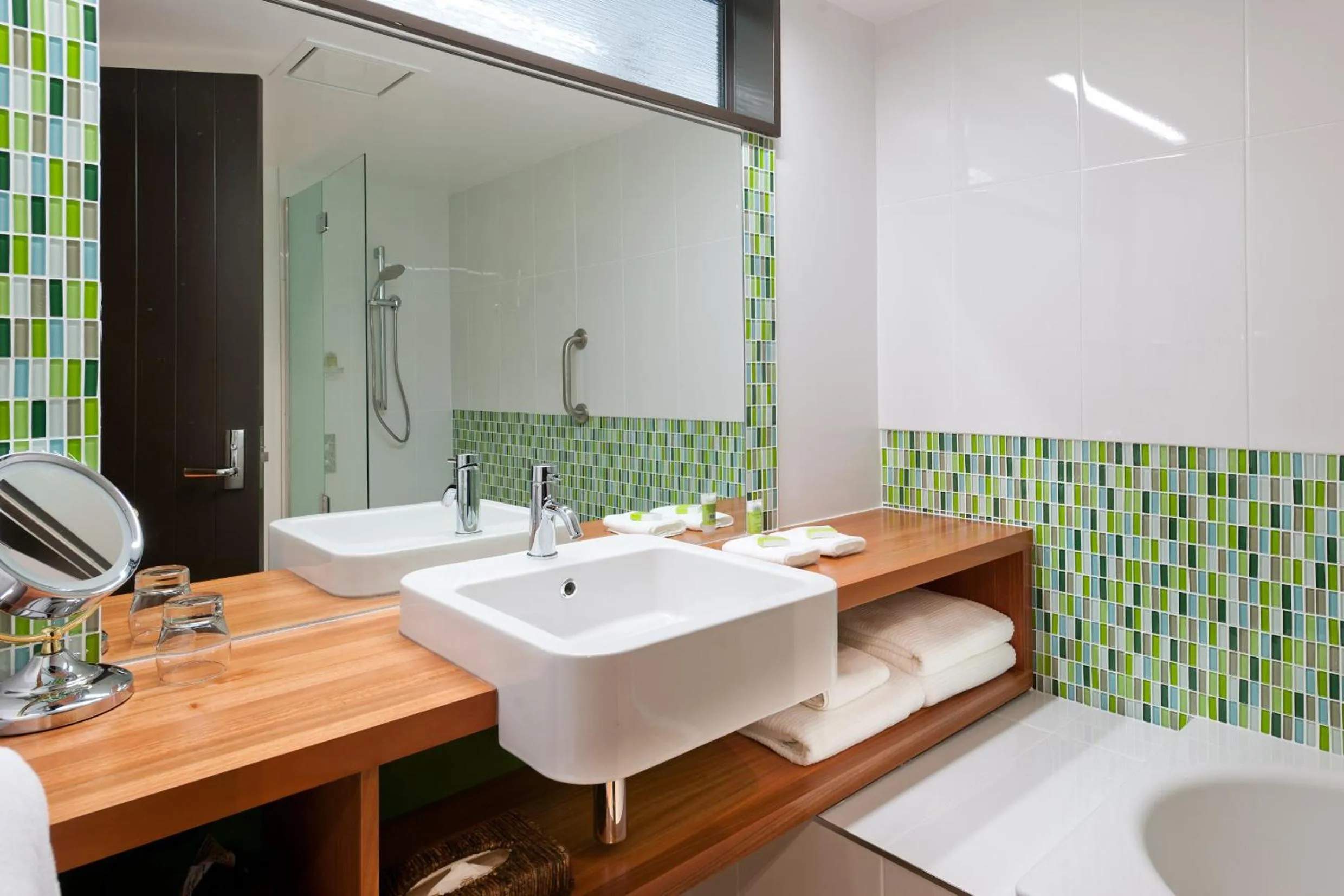 Bathroom in Legacy Te Waonui Hotel Franz Josef