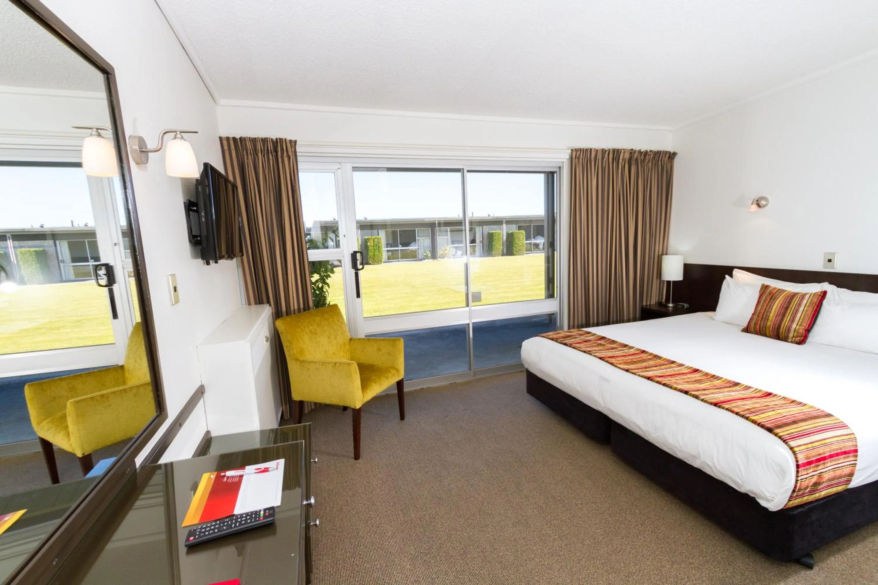 Photo of the whole room, Bed in Heartland Hotel Haast