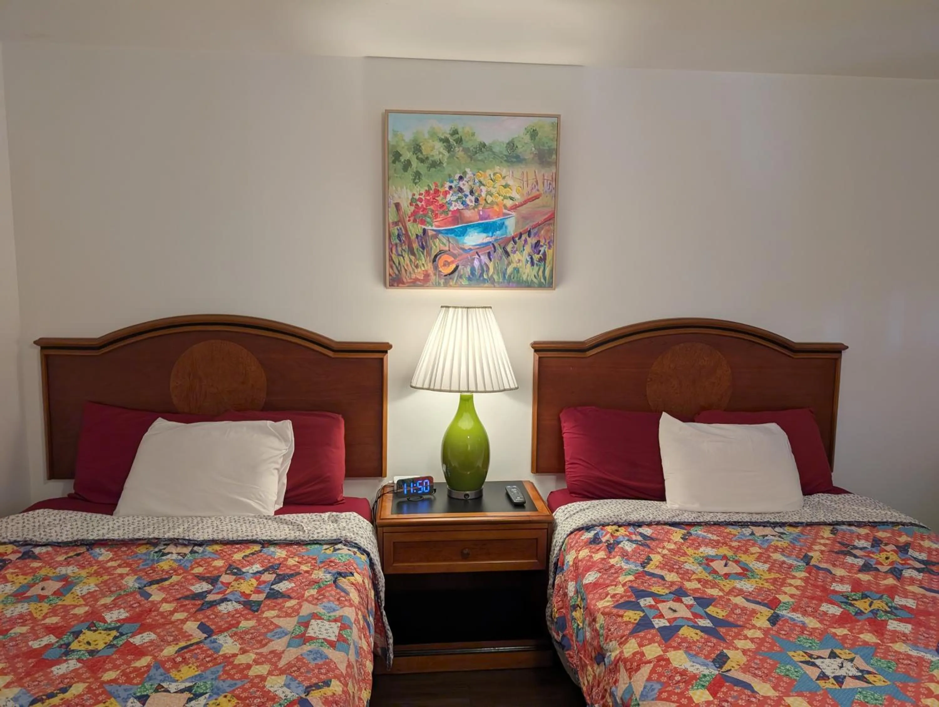 Bed in Apple Inn and Suites Cooperstown Area