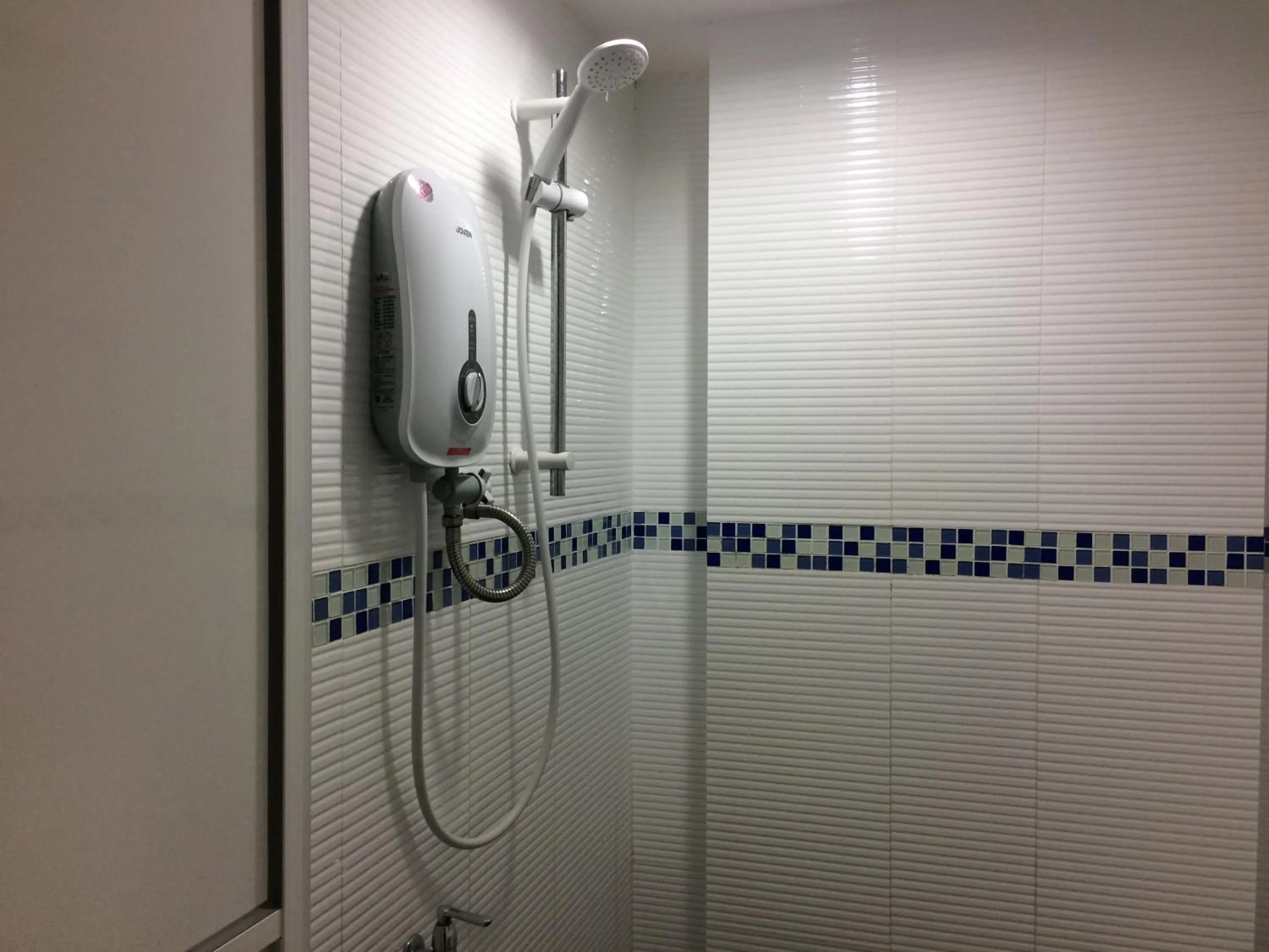 Shower in Api-Api GuestHouse