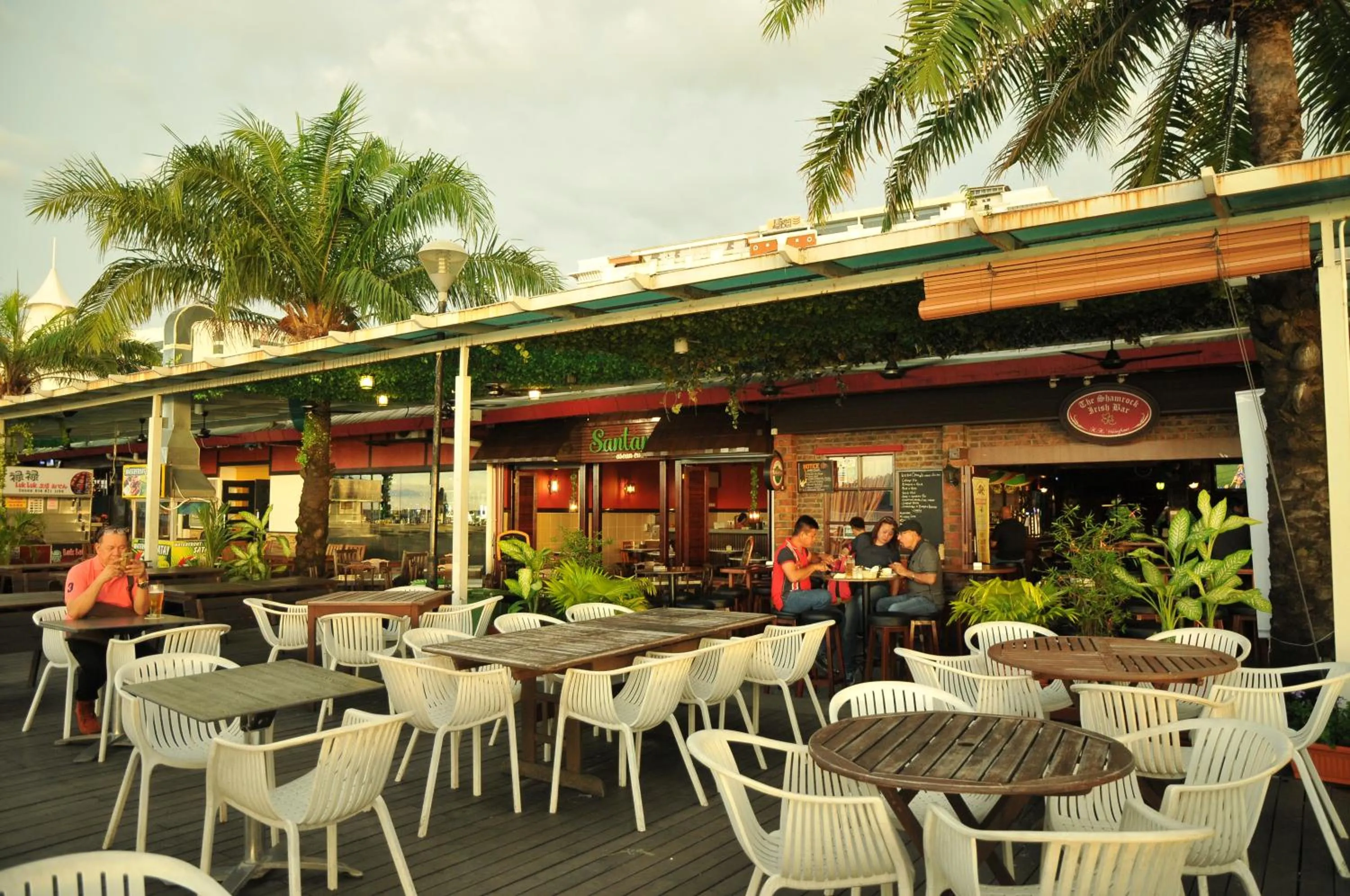 Food and drinks in Api-Api GuestHouse