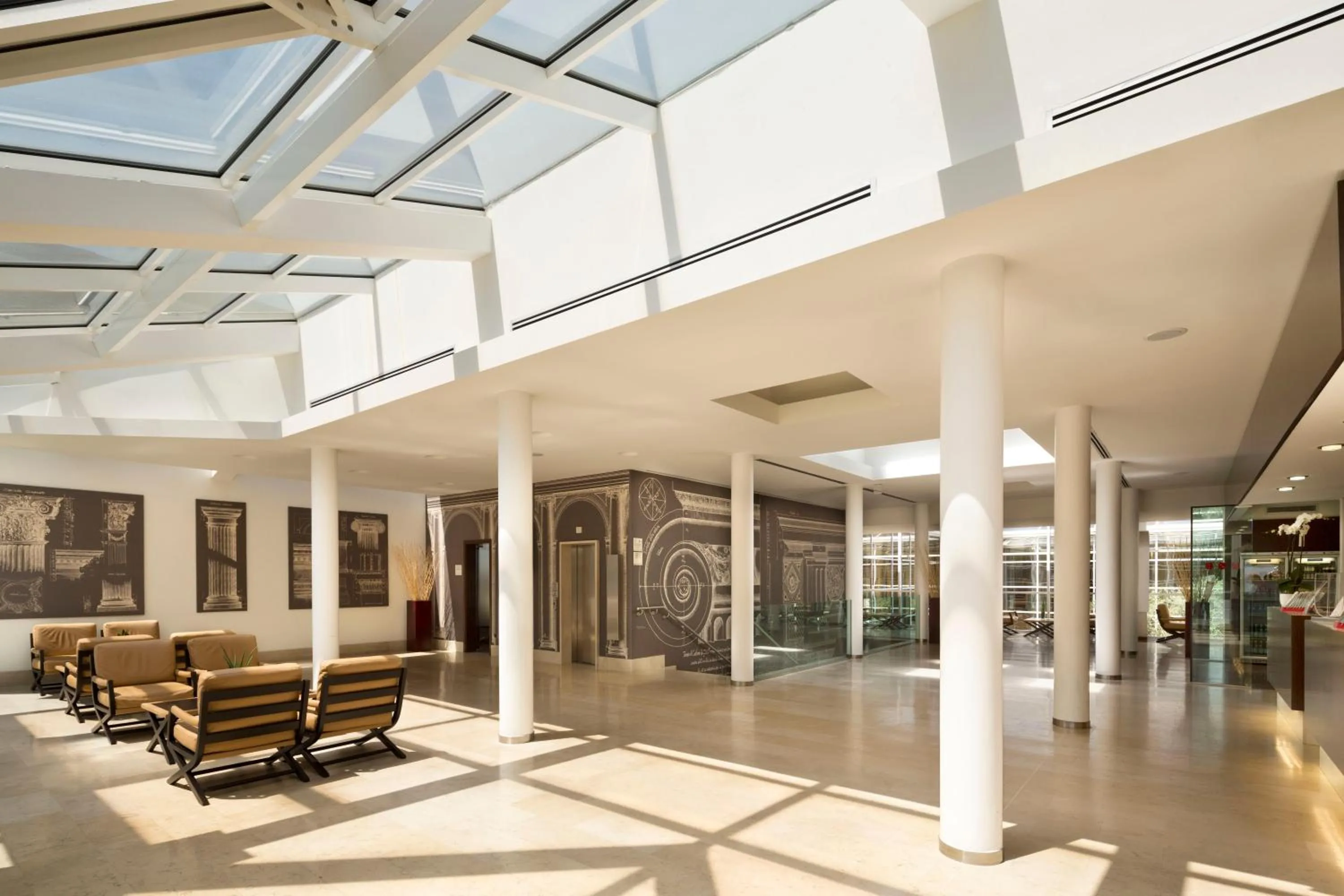 Lobby or reception in UNA Hotels Bologna San Lazzaro